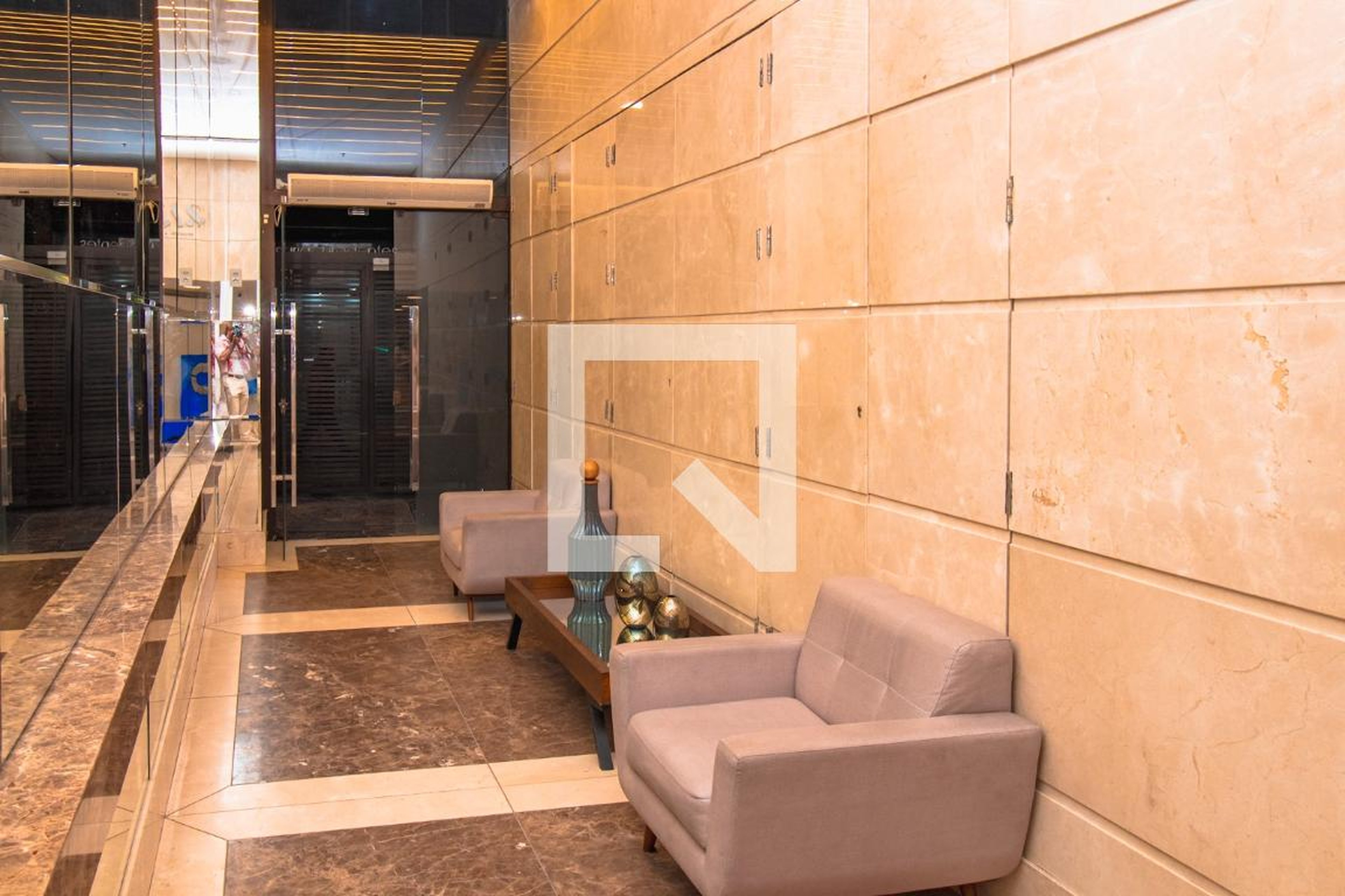 Hall - Dias Downtown Studio