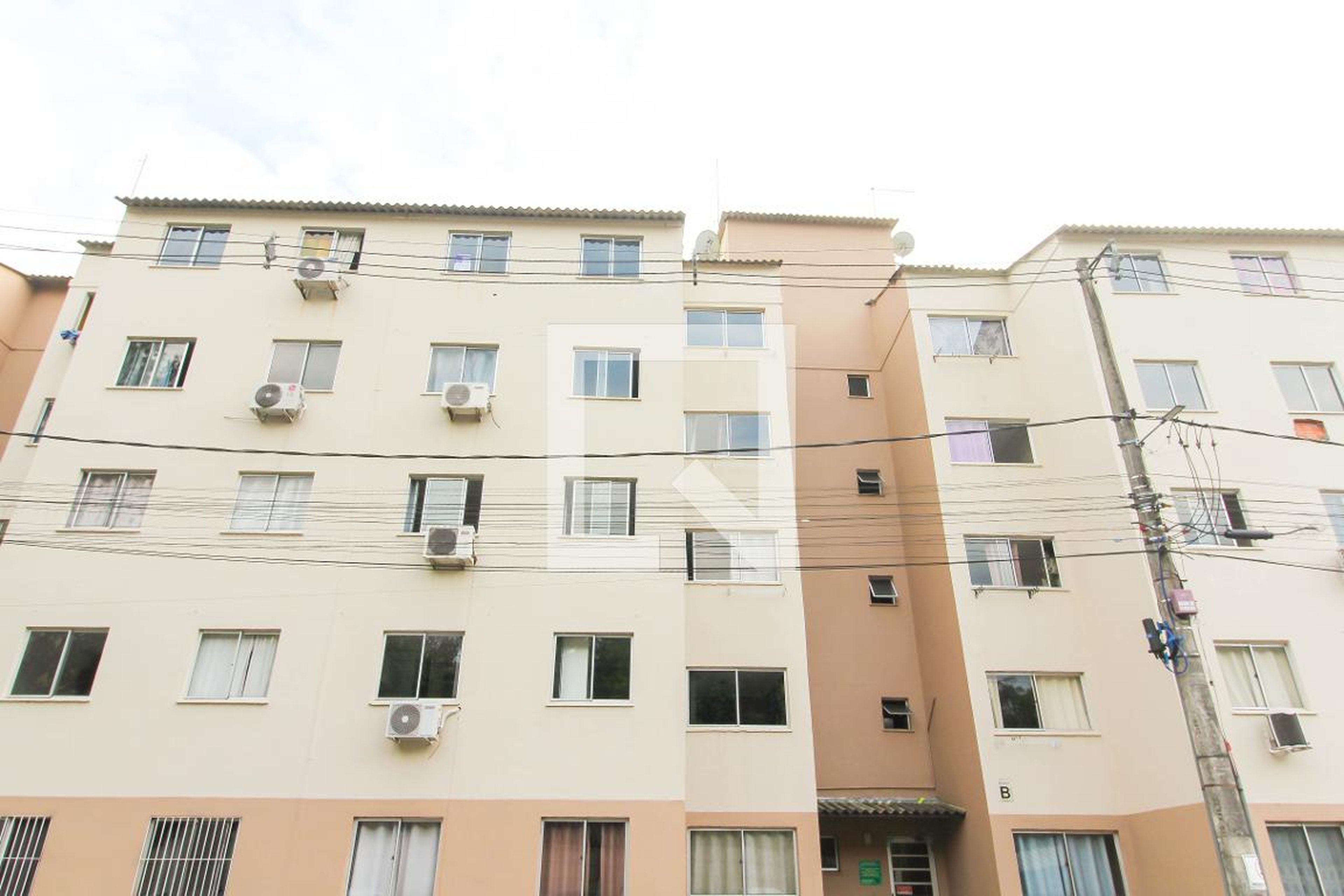 Fachada Condomínio em Rua Zulmiro Gomes da Silva, 122