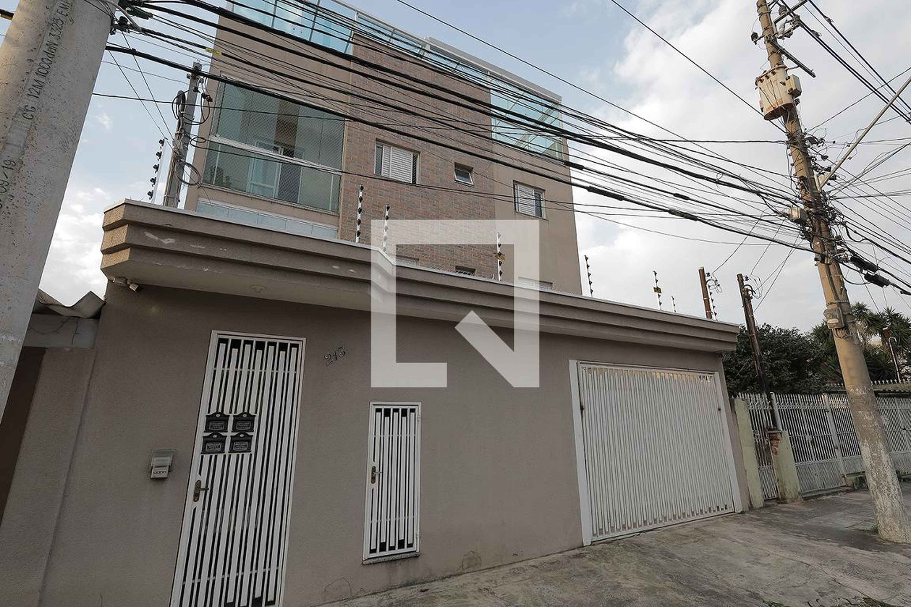 Fachada Condomínio em Rua Colúmbia, 213