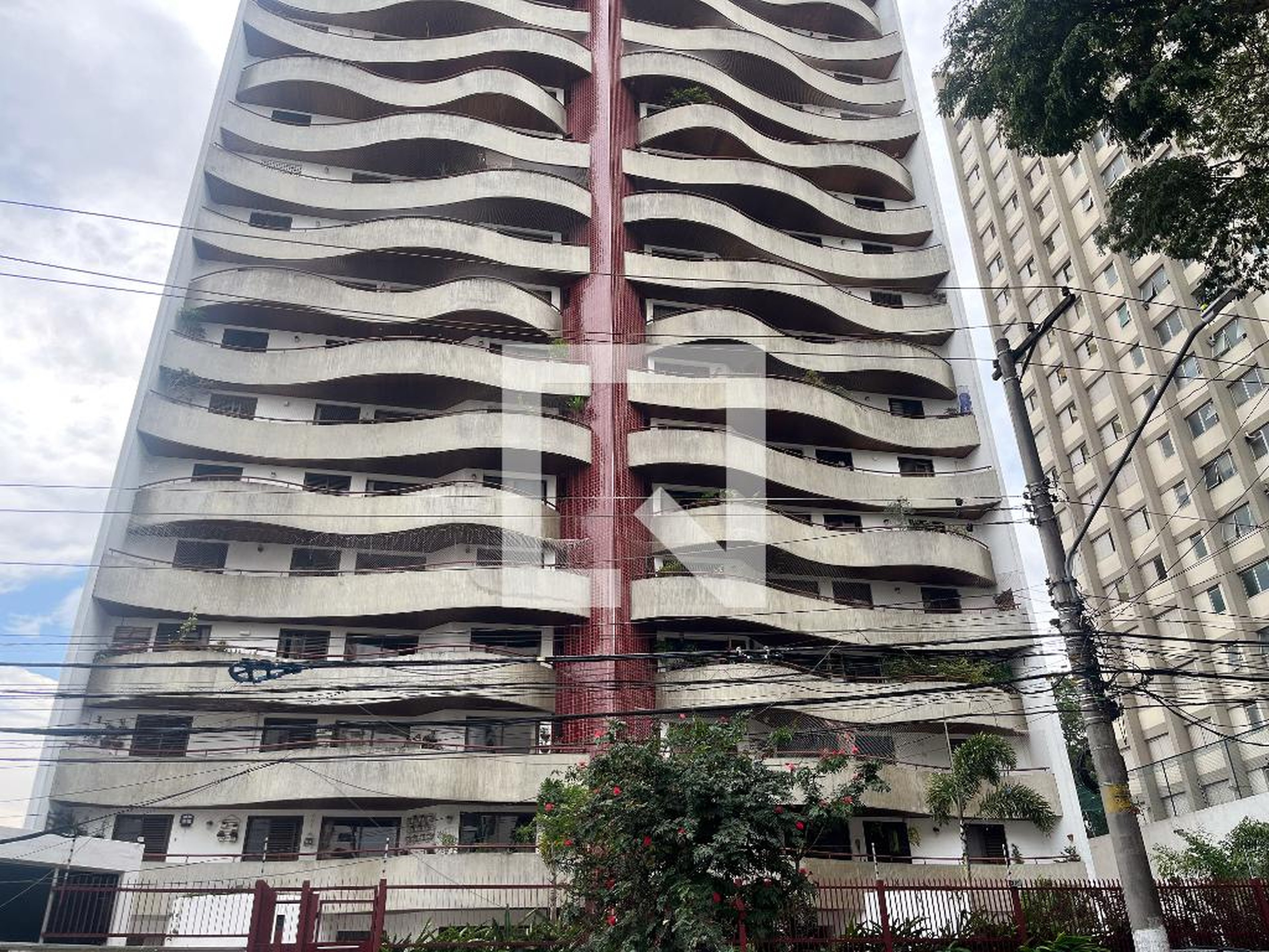 Fachada Condomínio em Rua Damas da Sociedade, 0