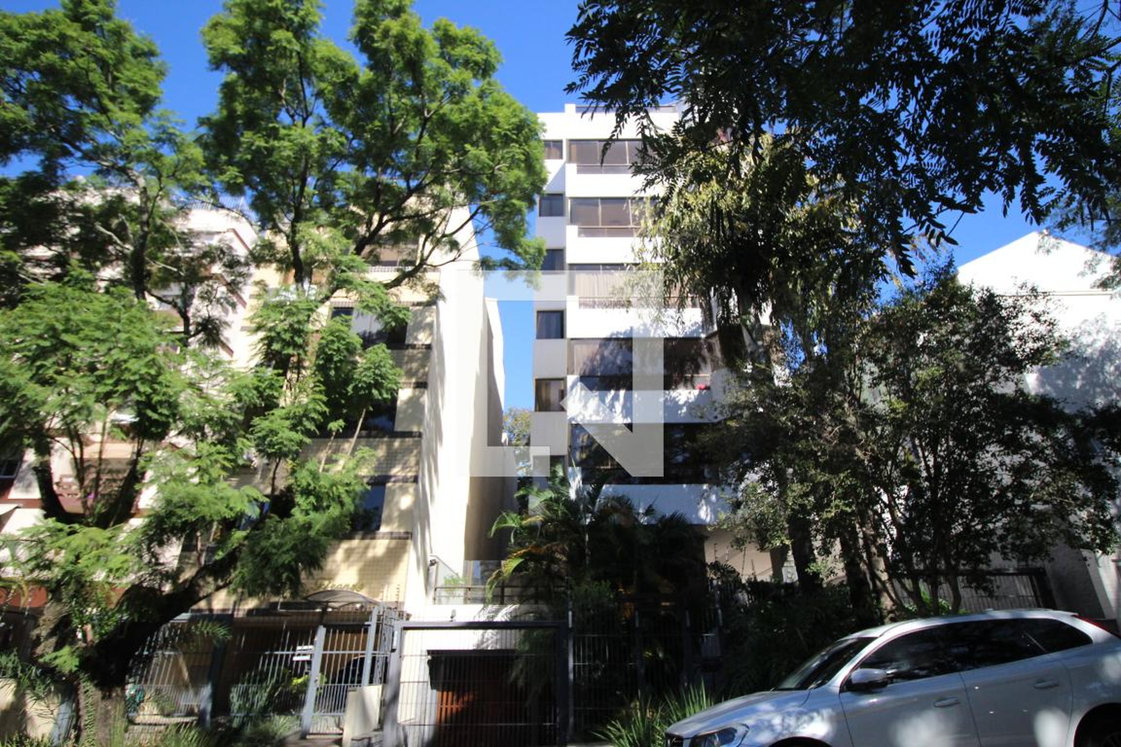 Fachada Condomínio em Rua Perpétua Téles, 33