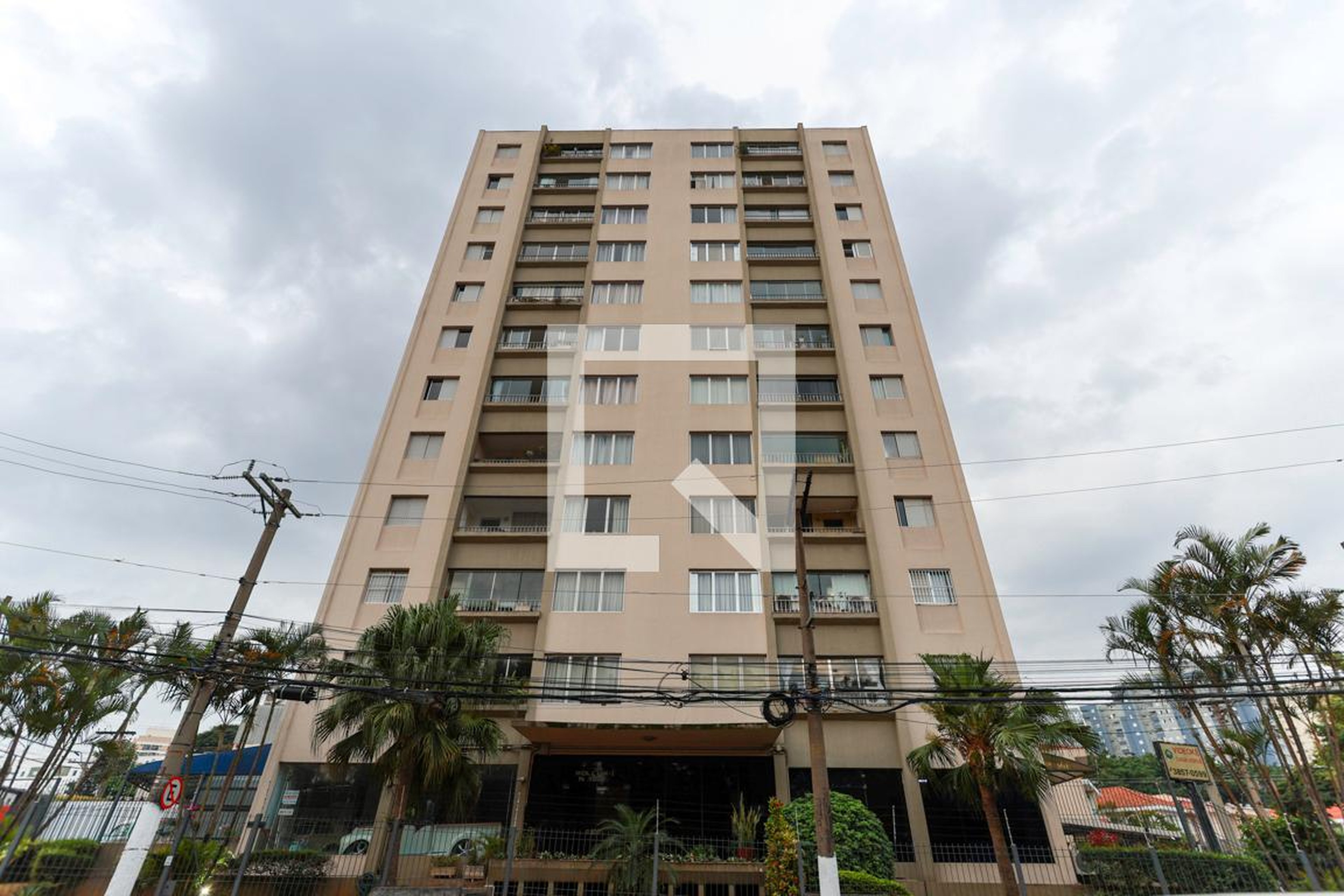 Fachada do prédio Condomínio Pollu I Residencial
