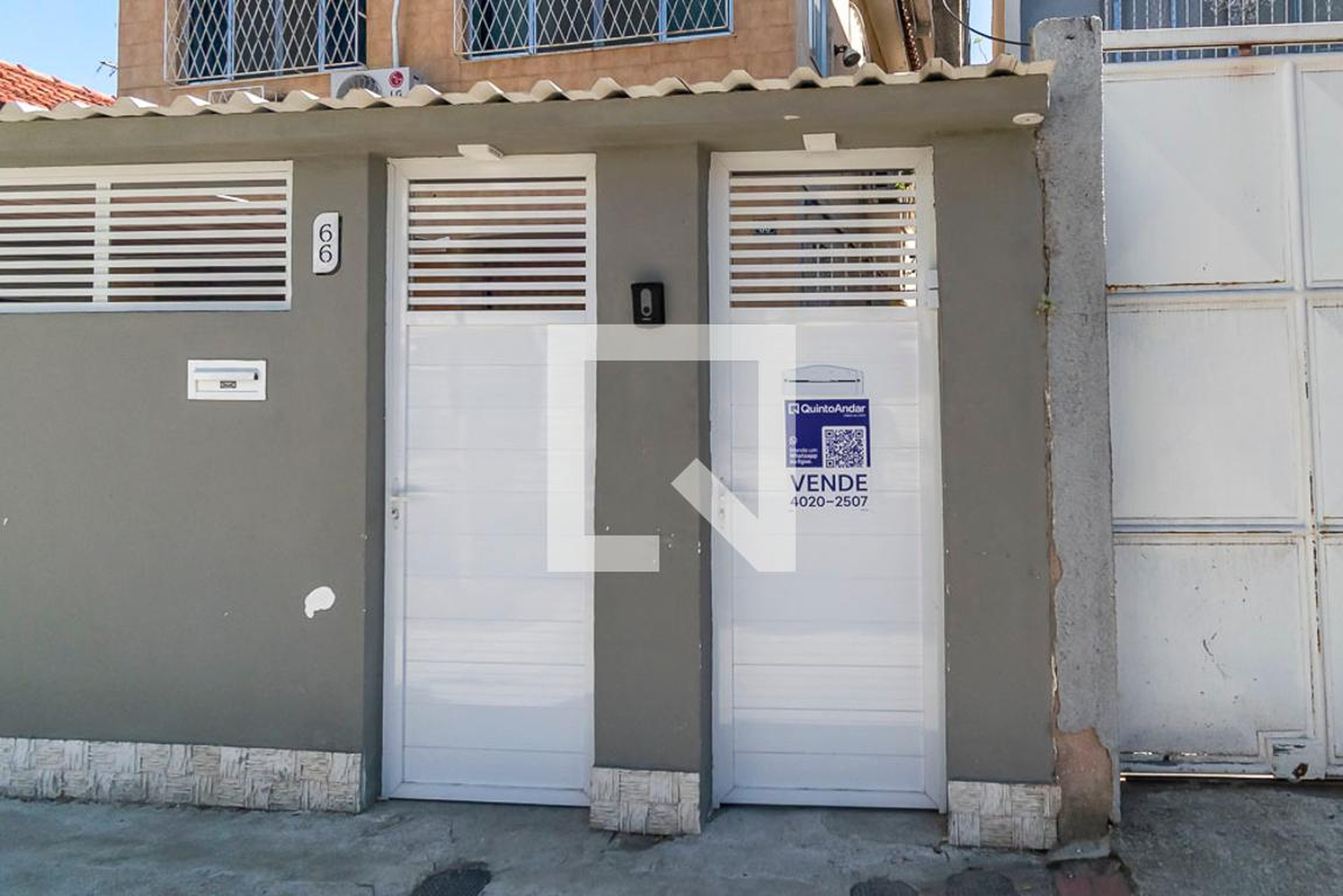 Fachada Condomínio em Rua André Azevedo, 66