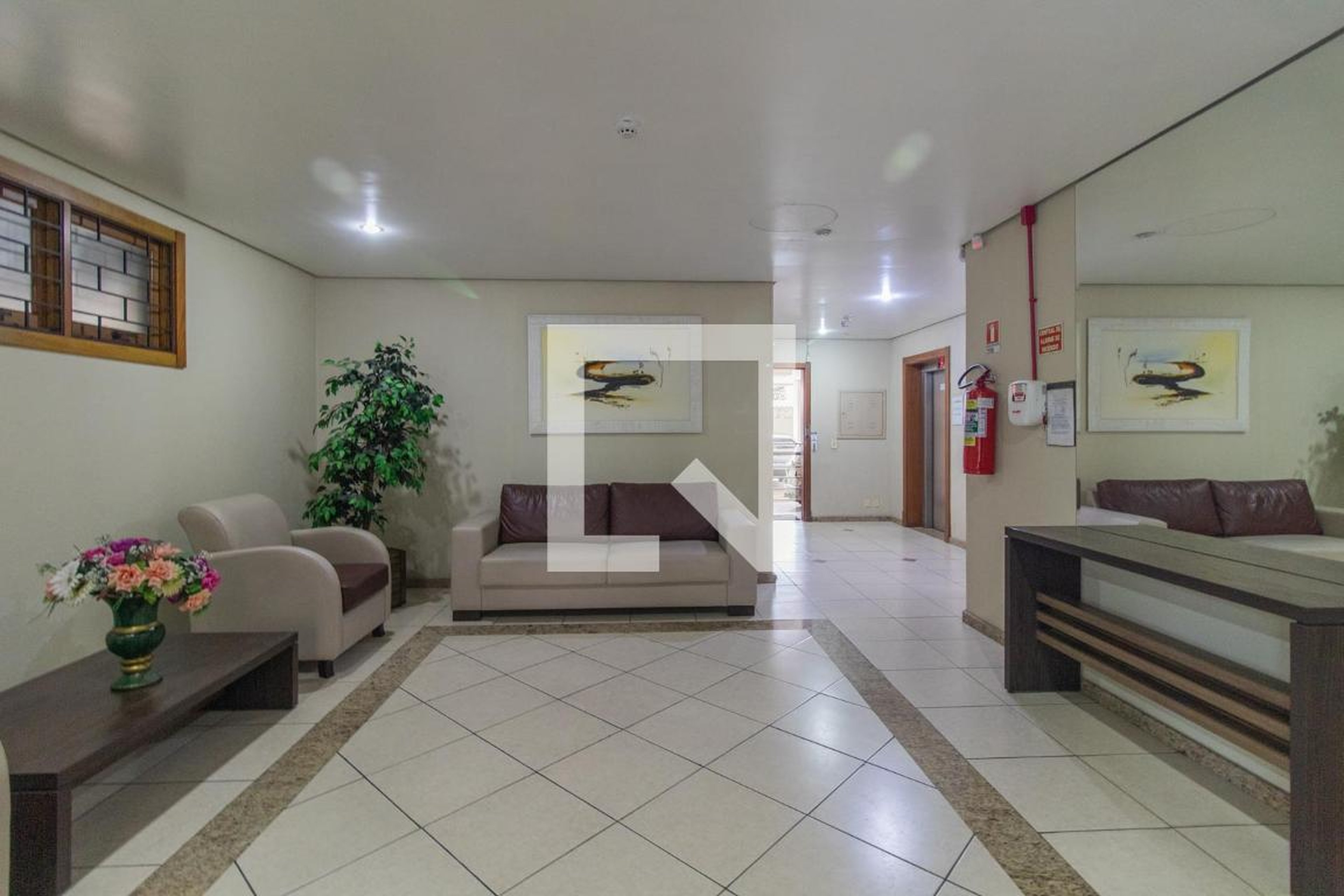 Hall de entrada Condomínio em Rua Luiz de Camões, 623