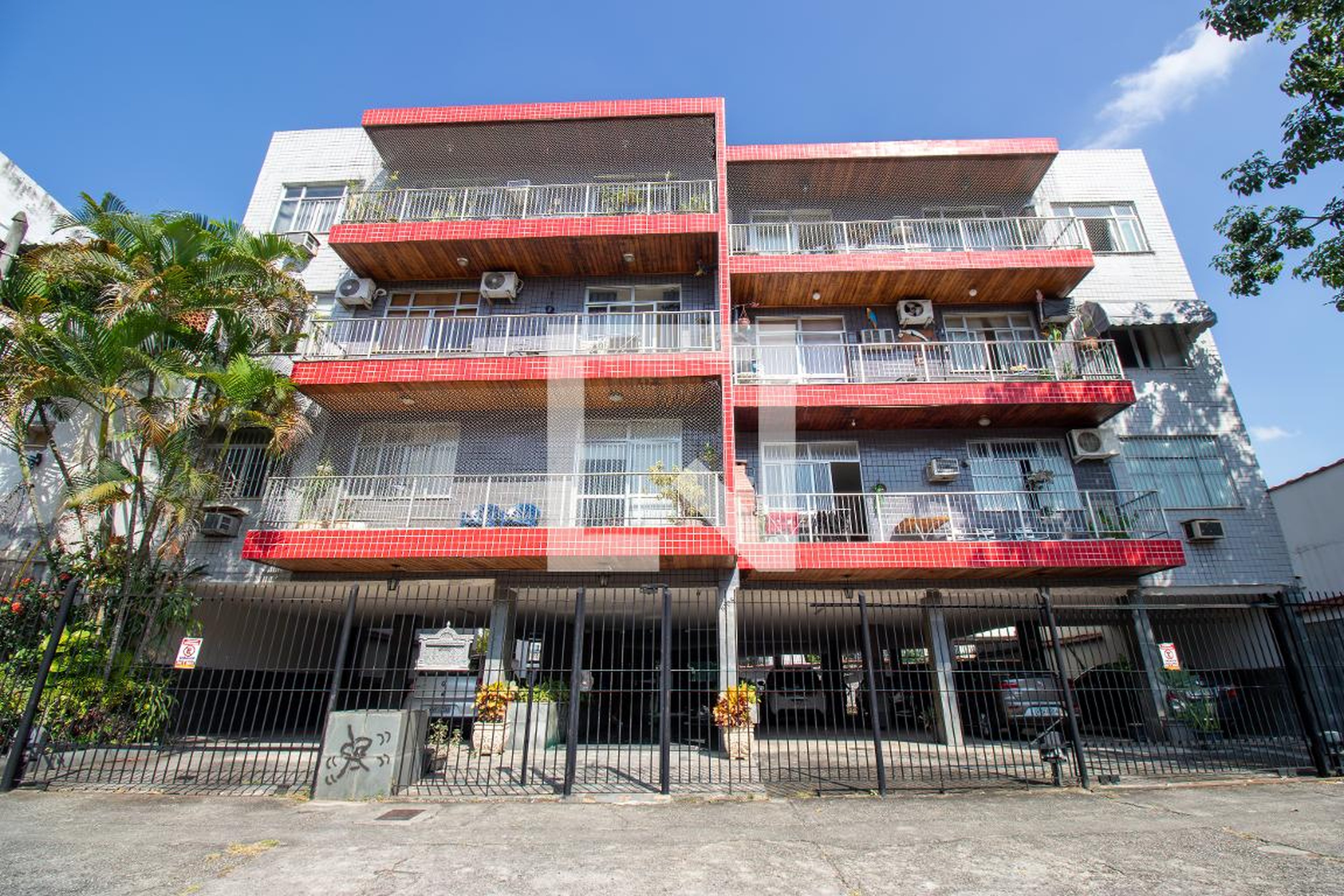 Fachada Condomínio em Rua Ápia, 1003