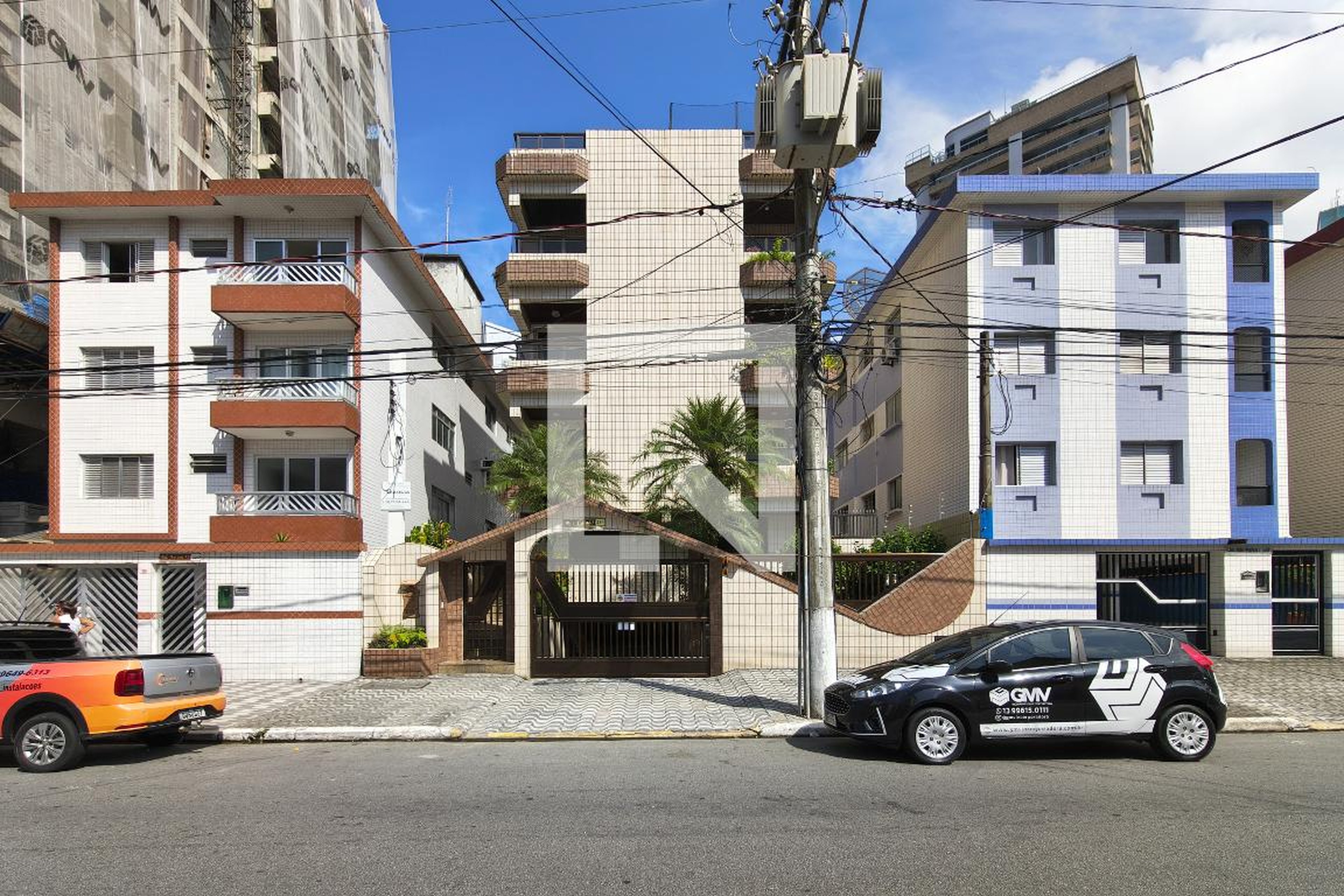 Fachada Condomínio em Rua Ipanema, 211