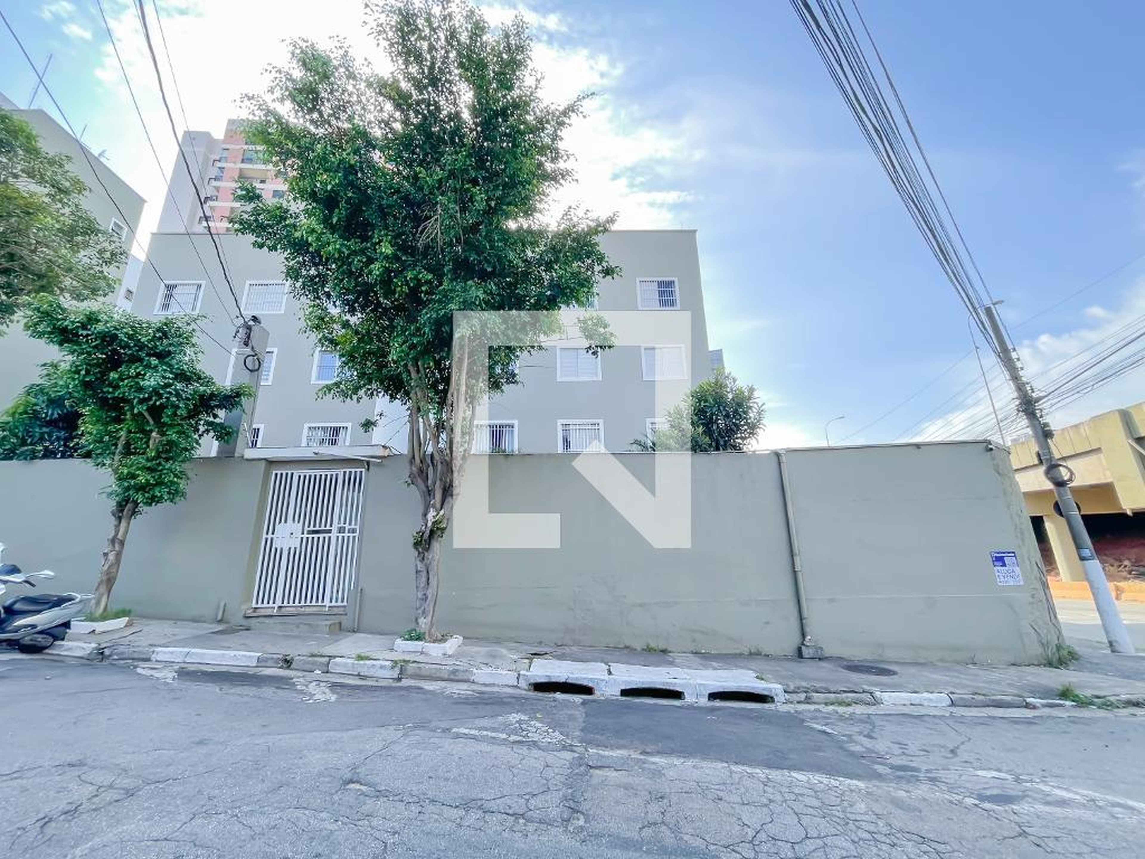 Fachada Condomínio em Rua Anastácia Jachimov, 26