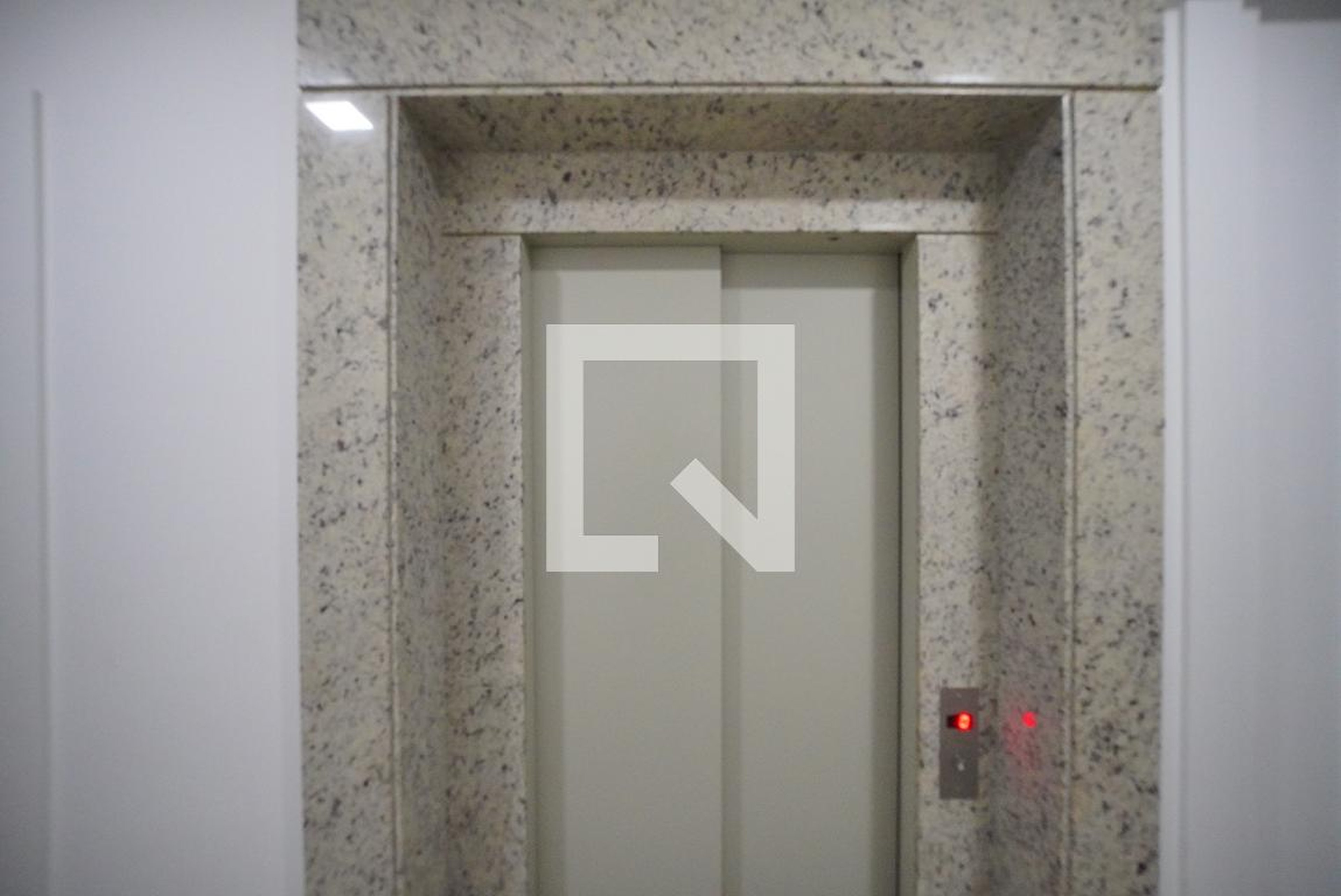 Elevador - Vila das Palmeiras II
