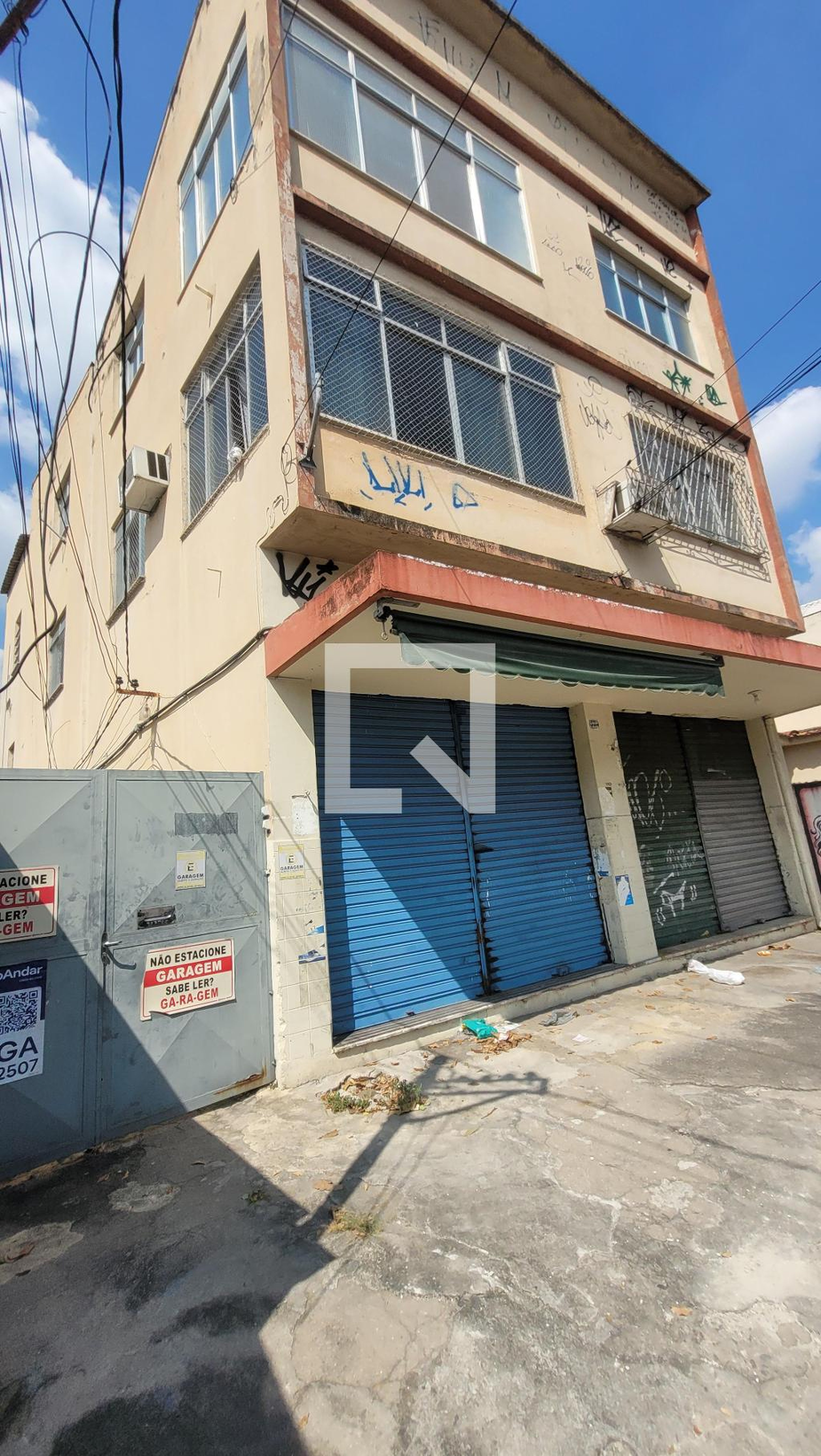 Fachada Condomínio em Rua dos Topázios, 246