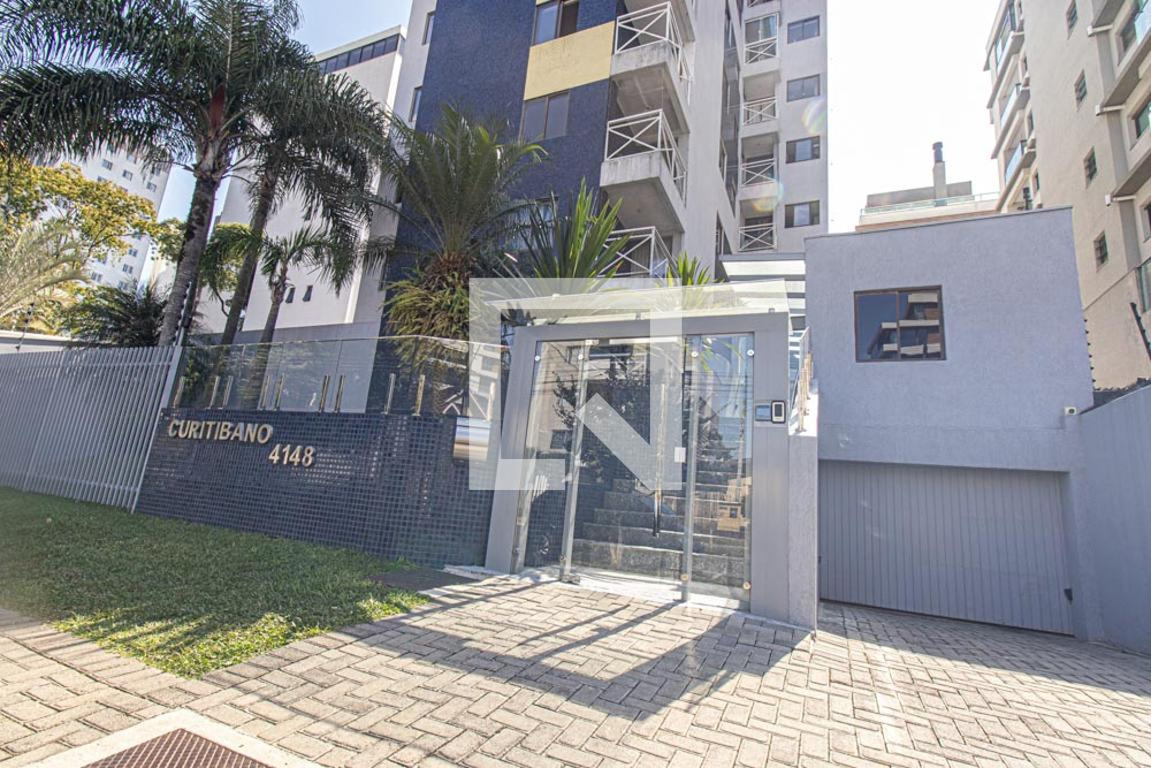 Fachada do Prédio Condomínio em Rua Brasílio Itiberê, 4148