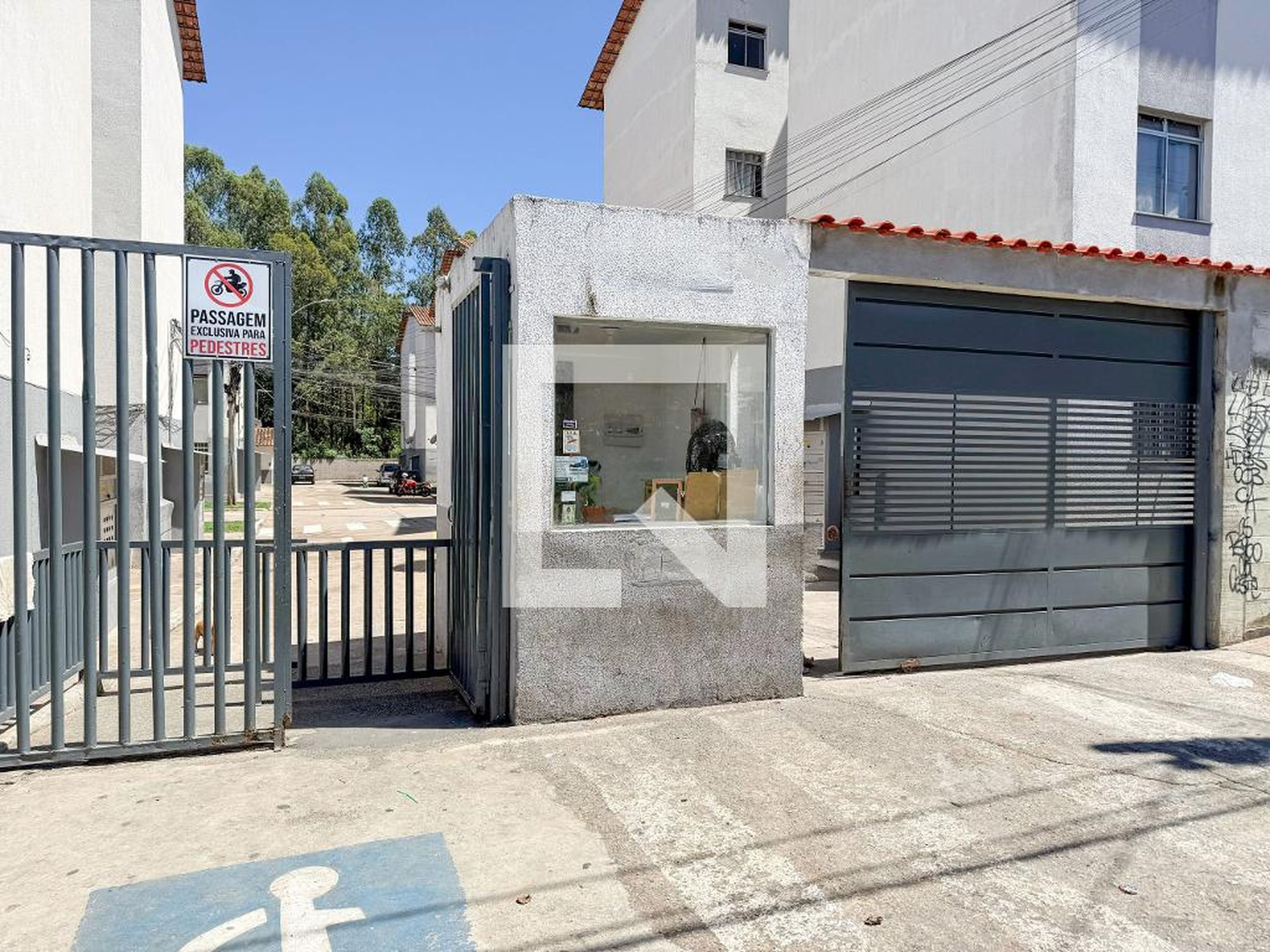 Fachada Condomínio em Rua Volta Redonda, 125