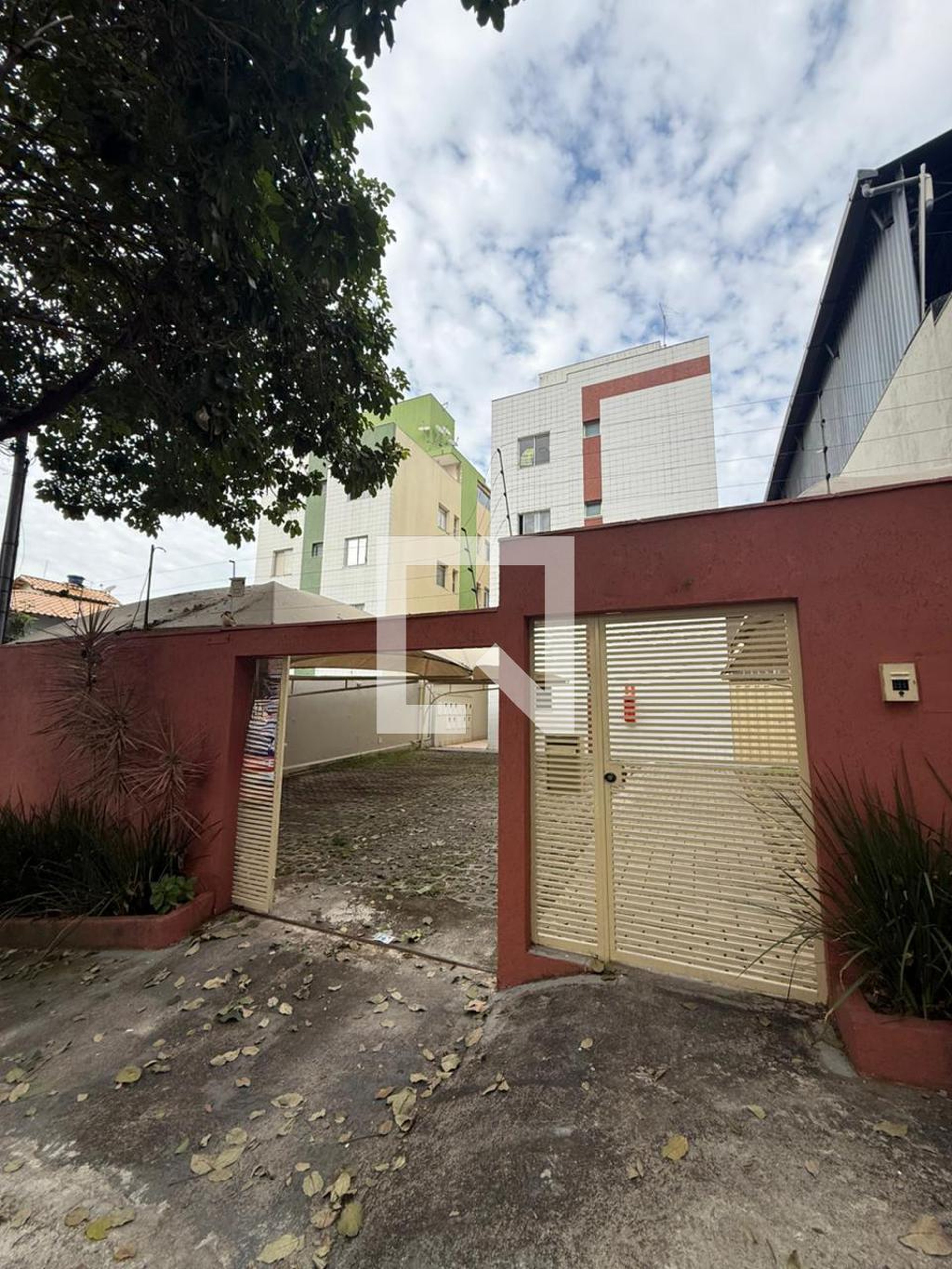 Fachada Condomínio em Alameda dos Pelicanos, 81