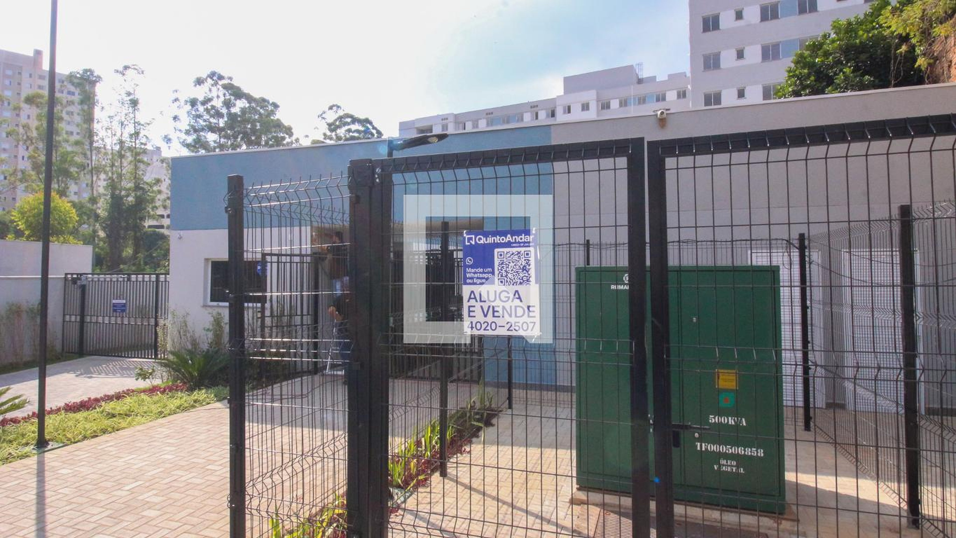 Fachada Condomínio em Rua André de Almeida, 2625
