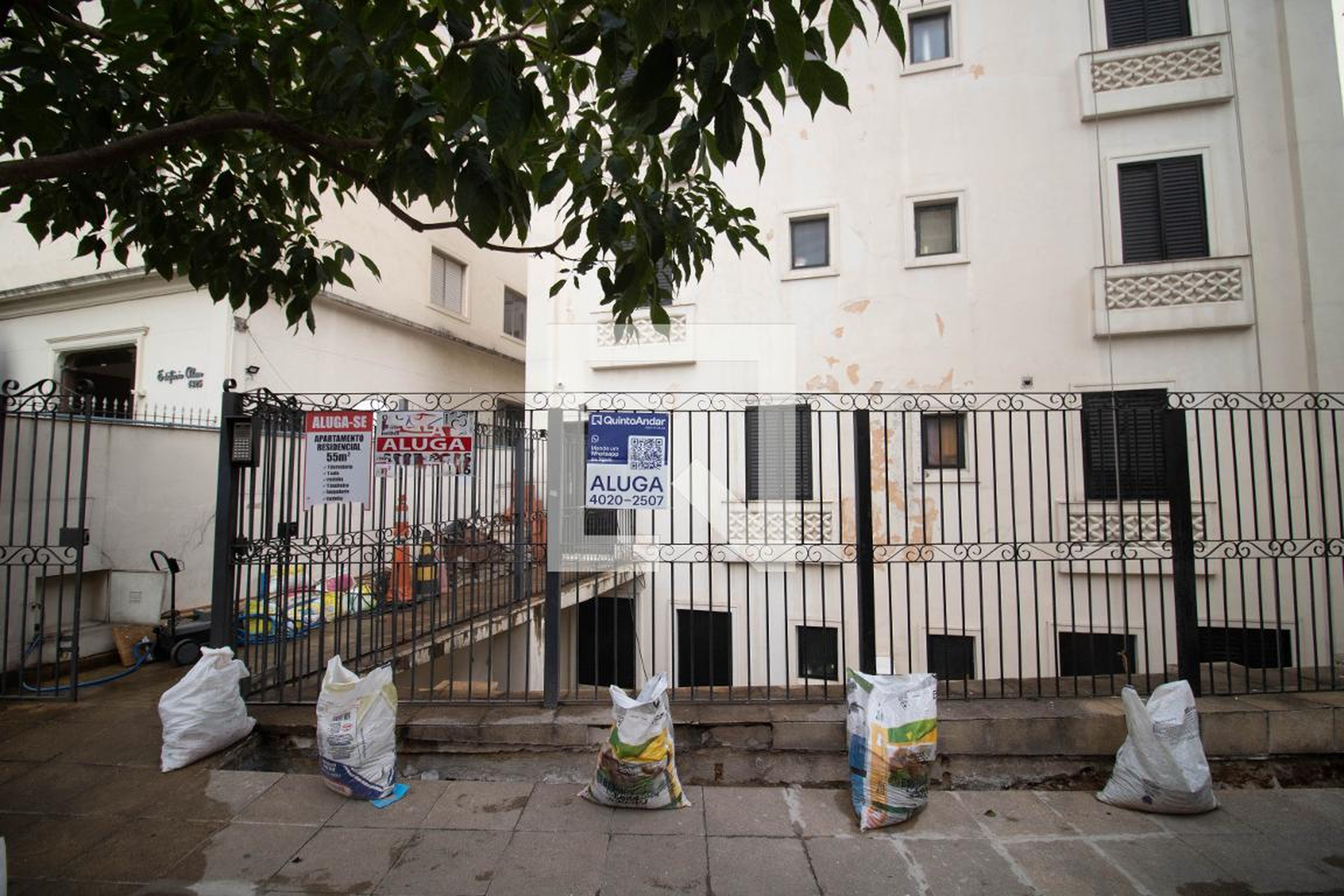 Fachada Condomínio em Rua Alfredo Pujol, 1343