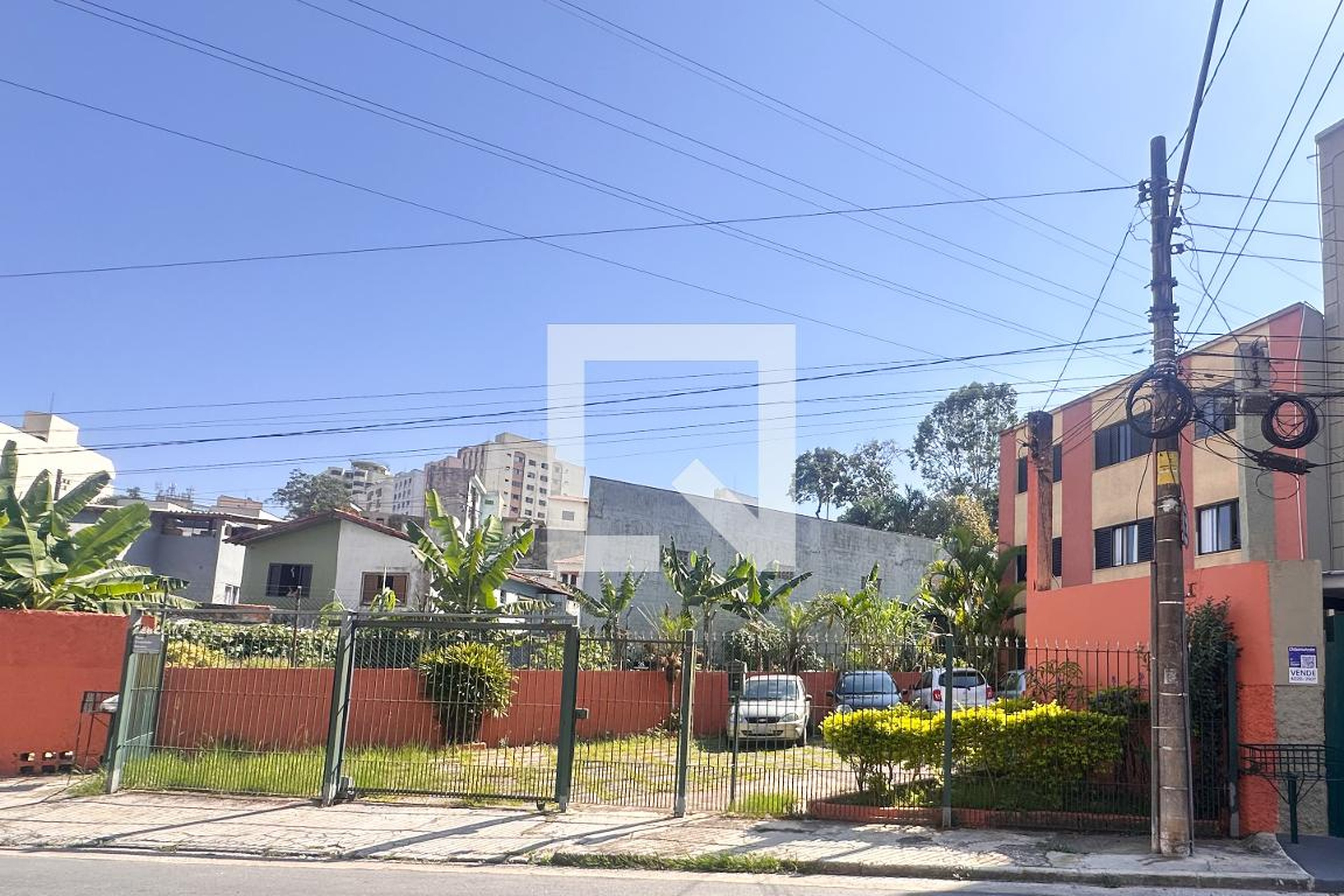 Fachada Condomínio em Rua Evaristo Neves, 35