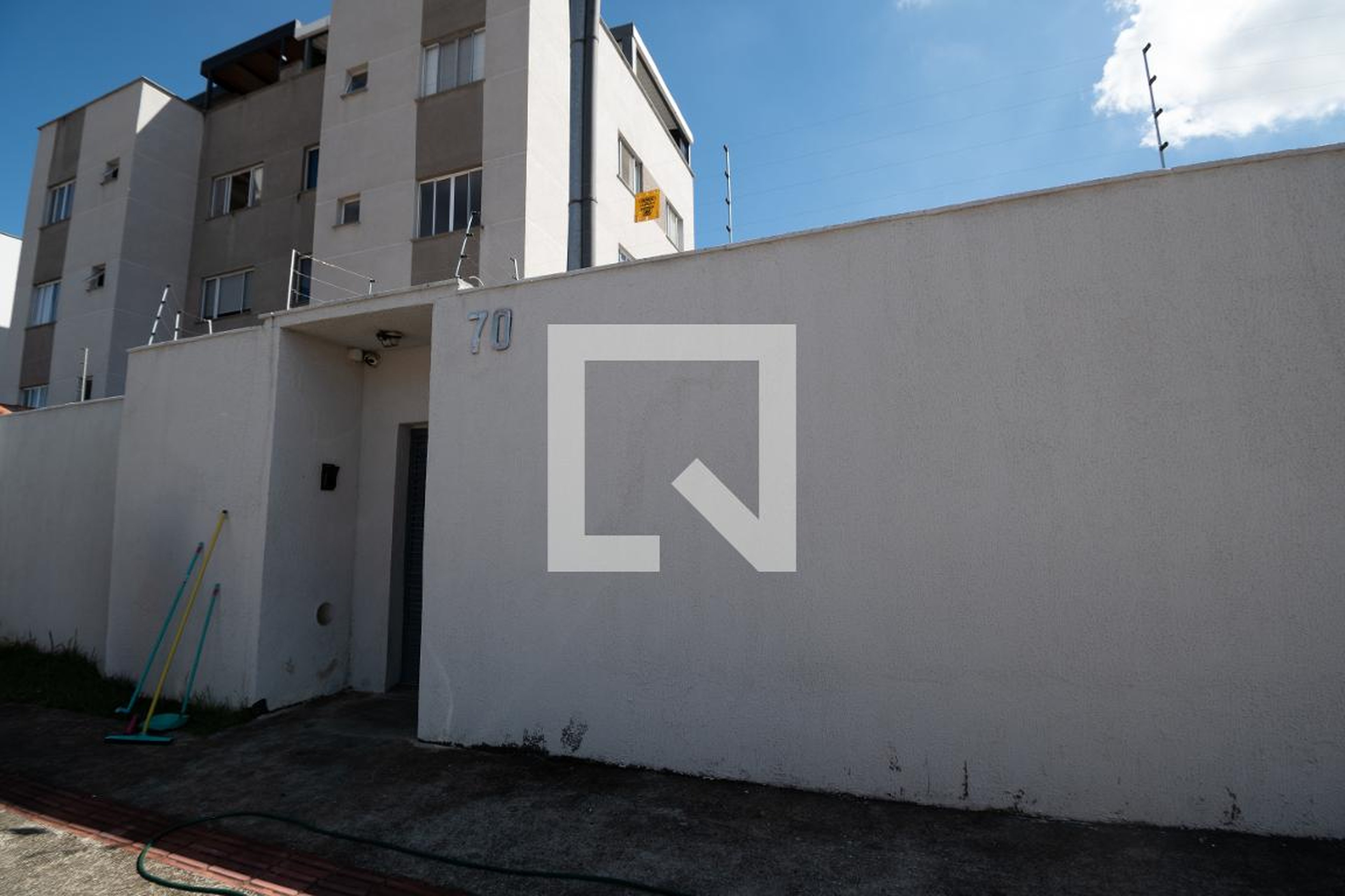 Fachada Condomínio em Rua Carandaí, 70