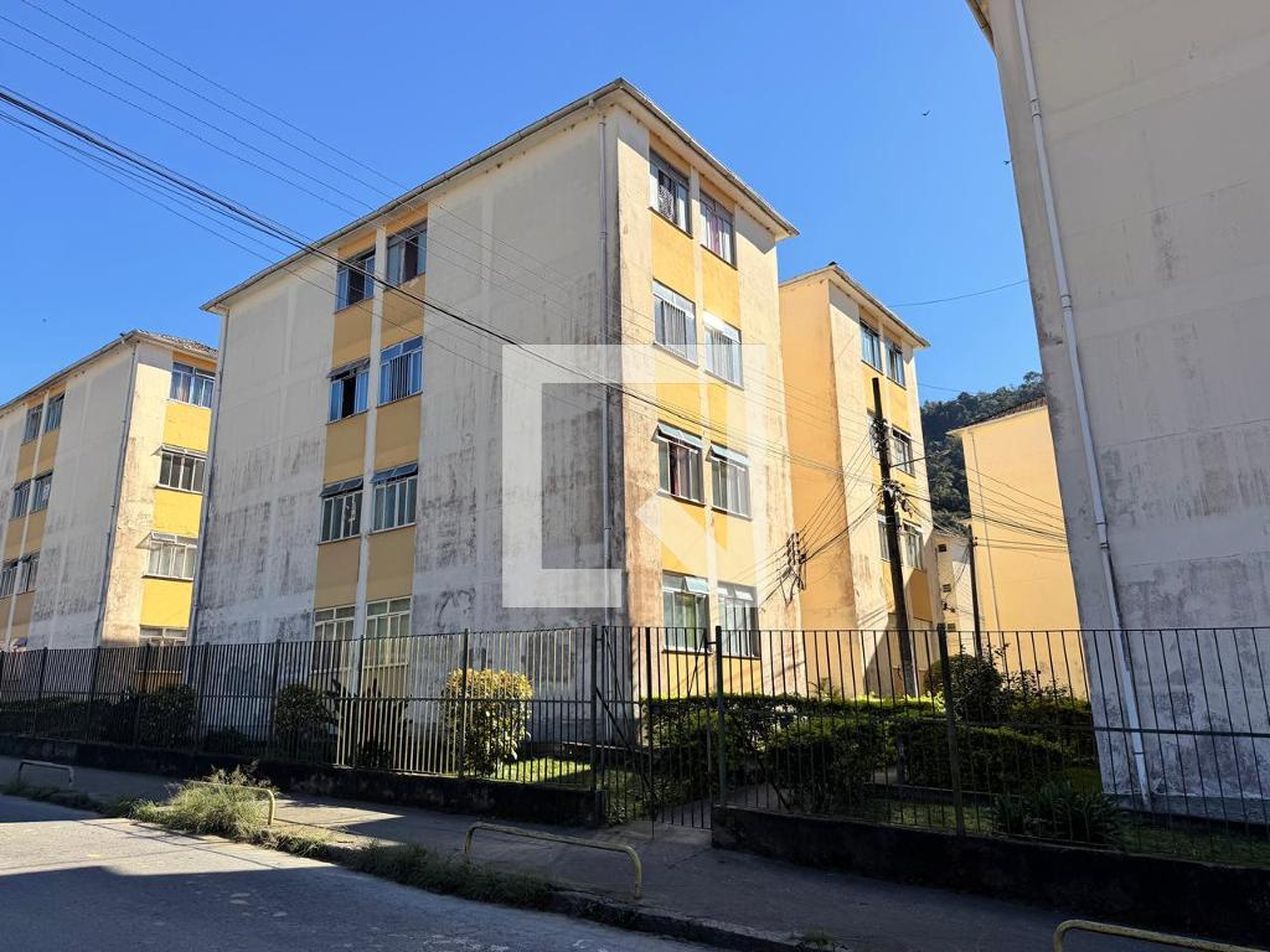 Fachada Condomínio em Rua Alberto de Oliveira, 422