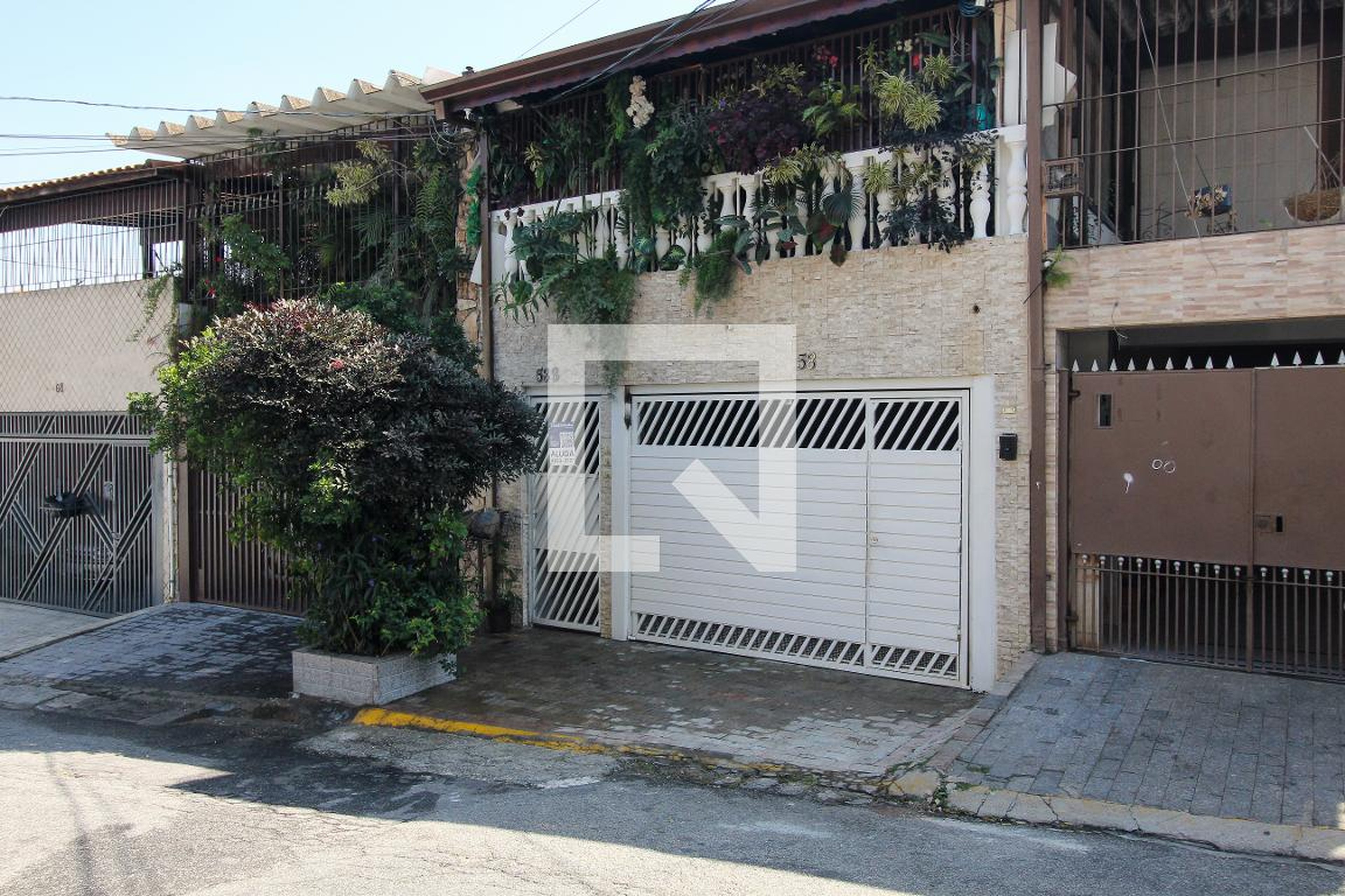 Fachada Condomínio em Rua José Paschoale, 58