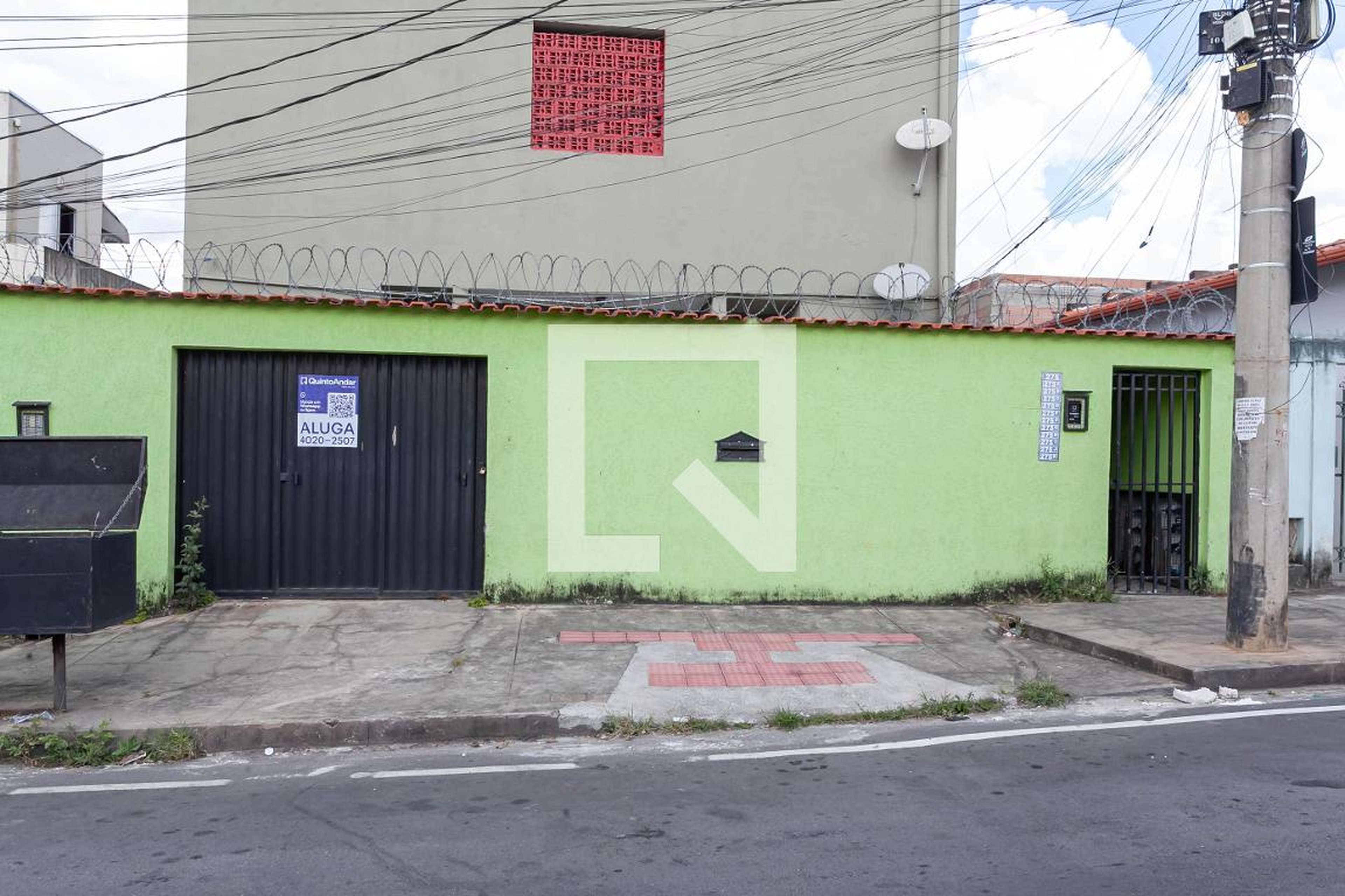 Fachada Condomínio em Rua Maria Soares Chaves, 275