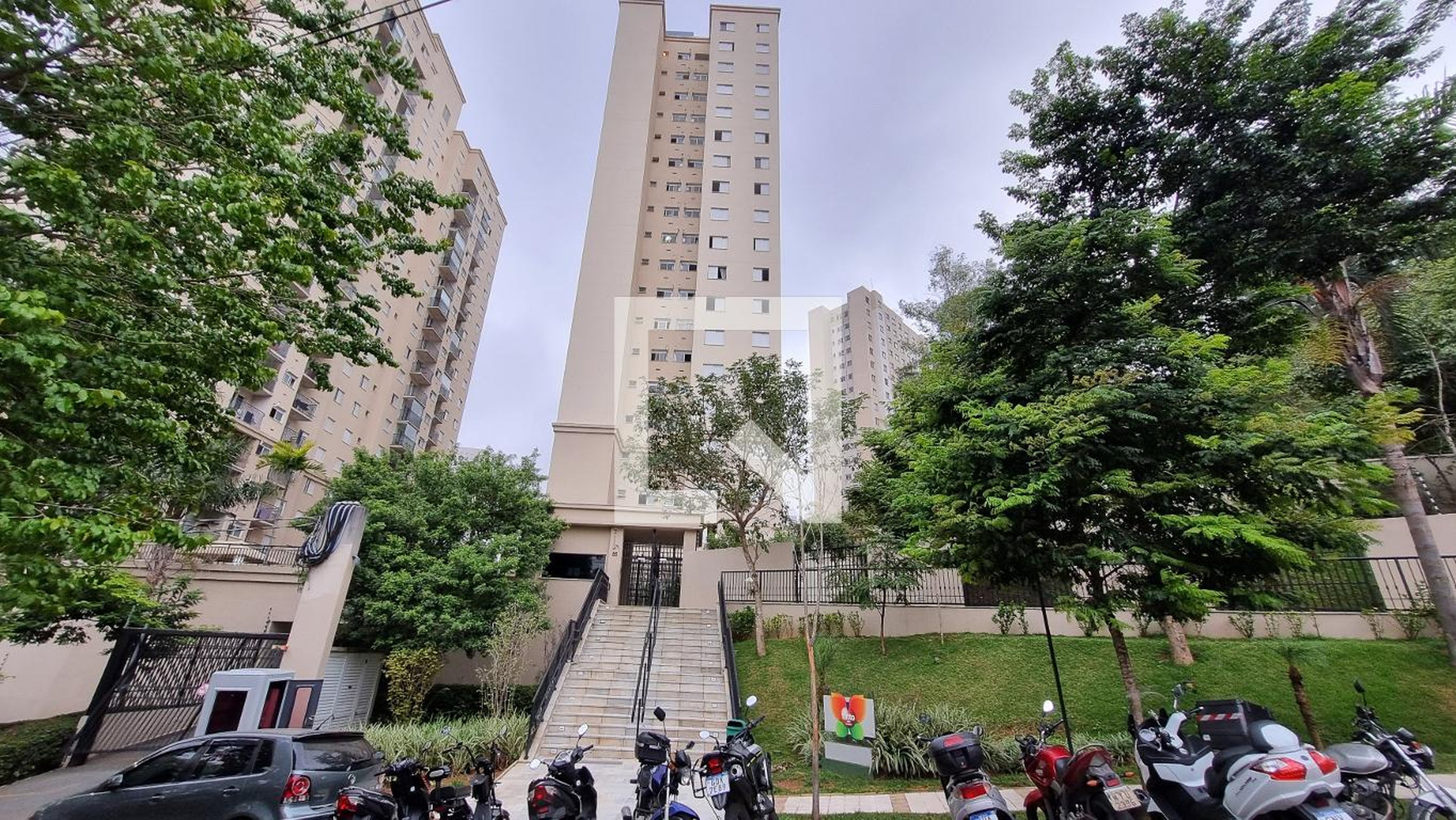 Fachada Condomínio em Rua Doutor Carlos Aldrovandi, 88