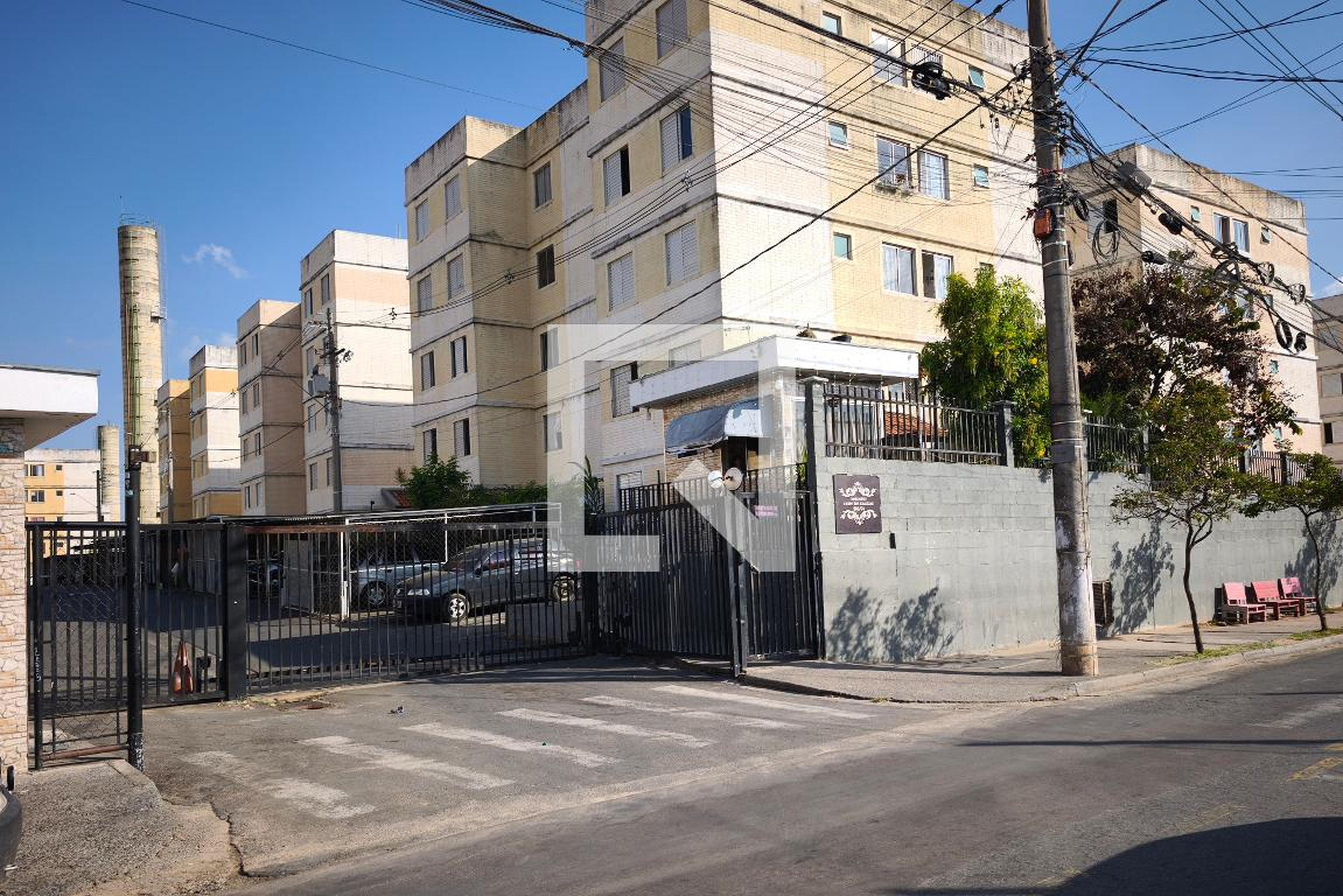 Fachada do Condomínio Condomínio Campo das Azaléias