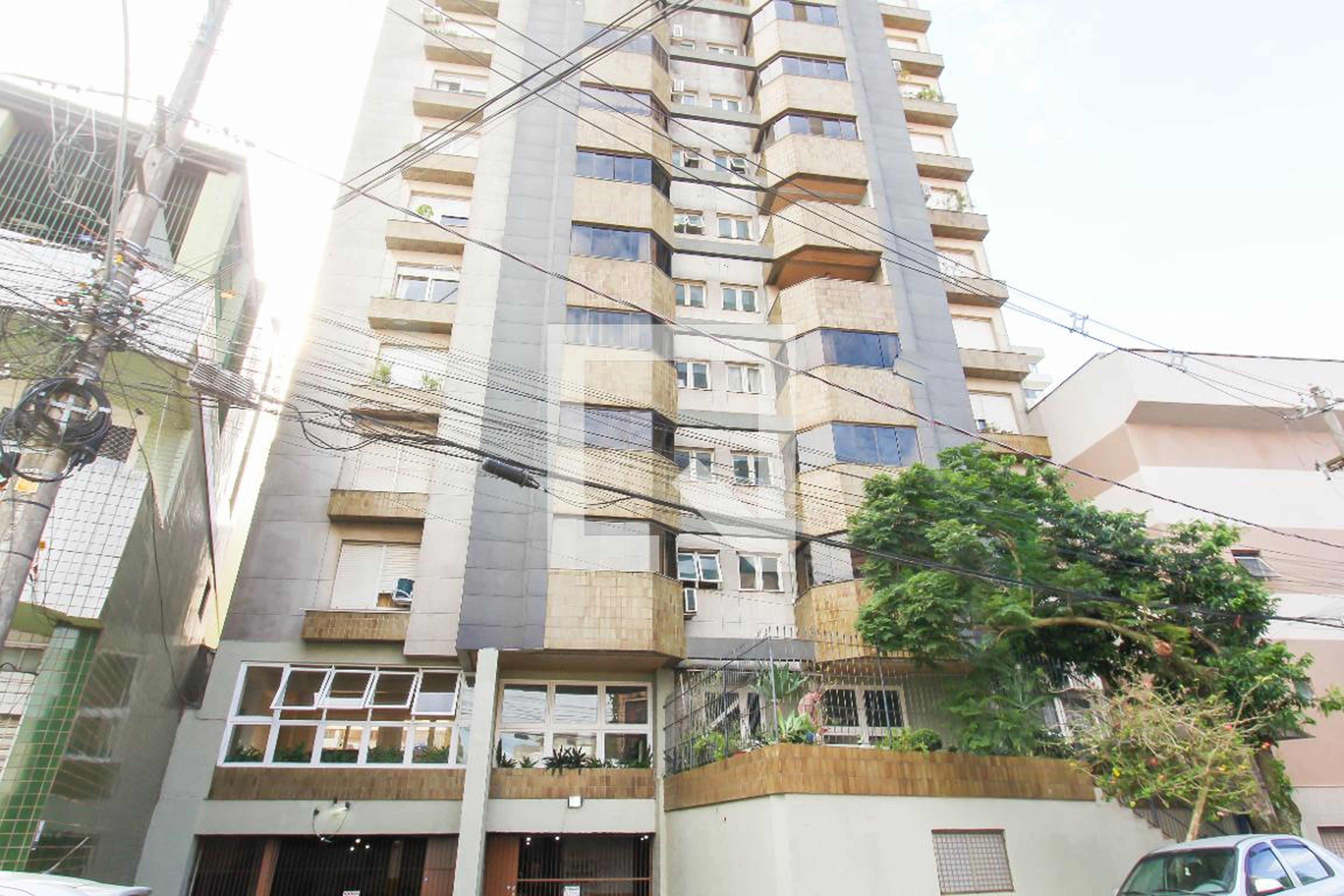 Fachada Condomínio em Rua Marechal Euríco Gáspar Dutra, 270
