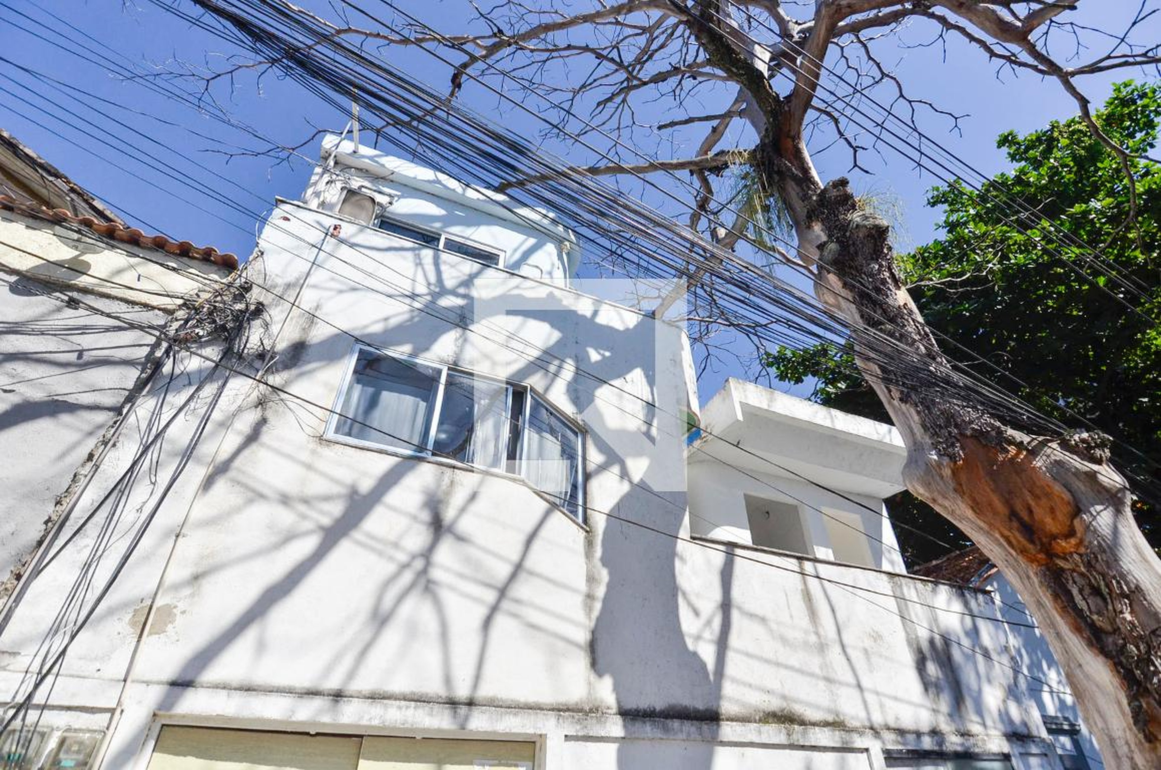 Fachada Condomínio em Rua São Cláudio, 6