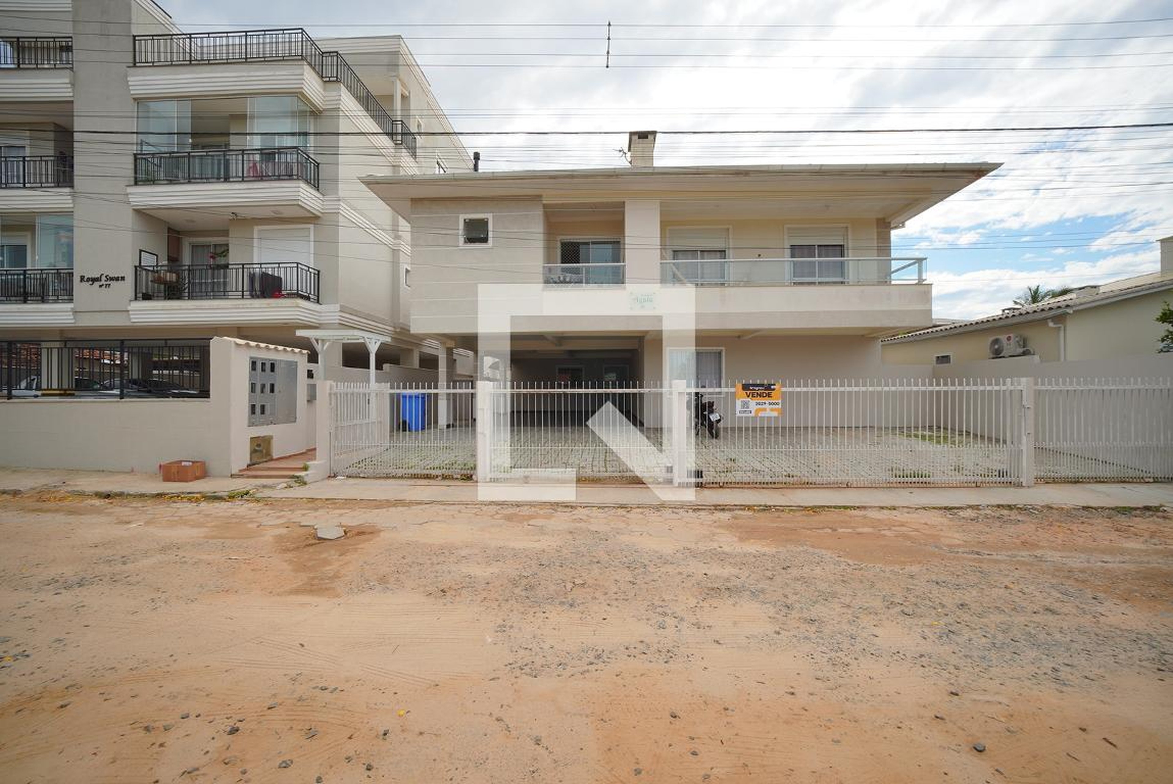 Fachada Condomínio em Servidão Cisne Real, 85