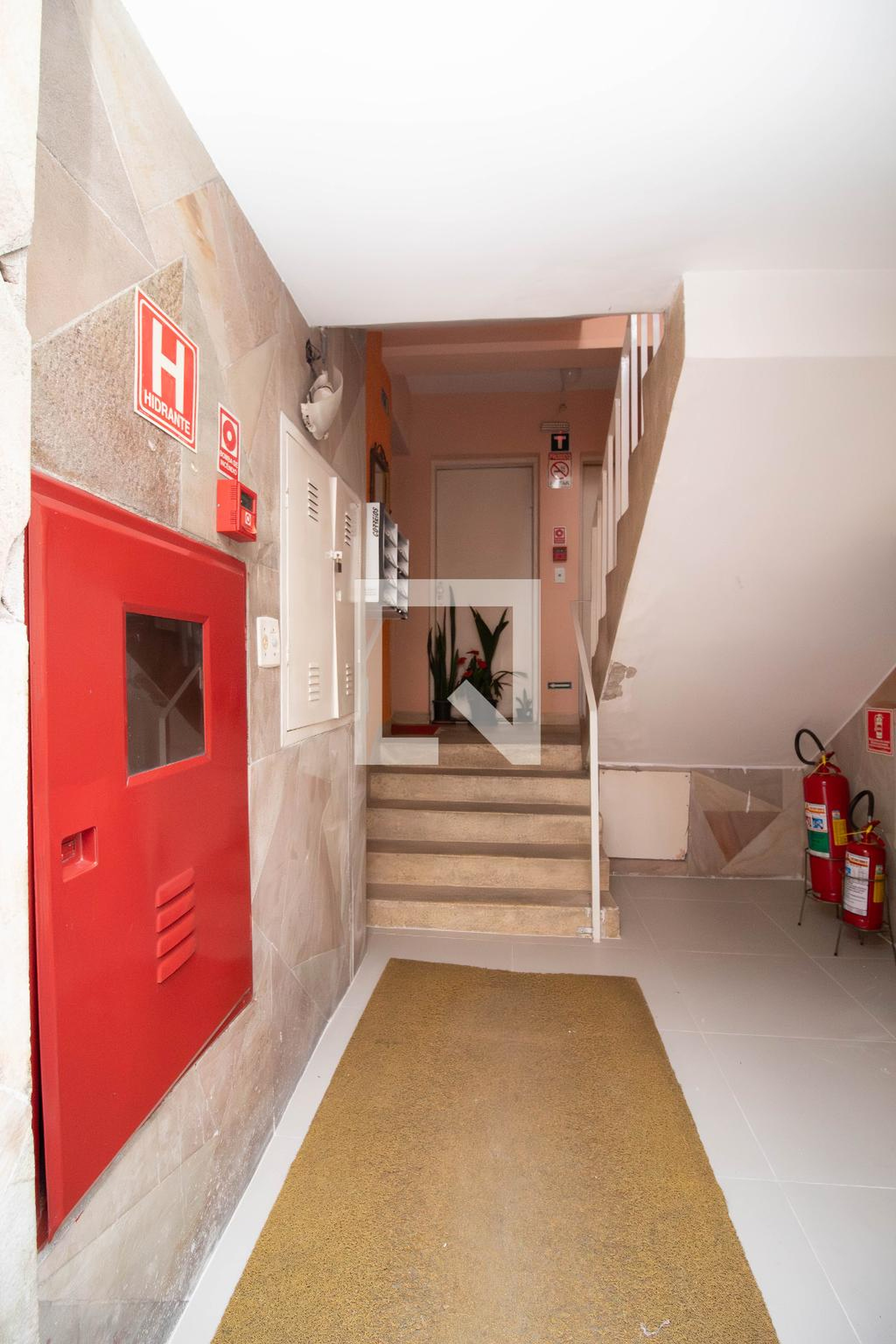 Hall social Condomínio em Rua Claudino Barbosa, 1017