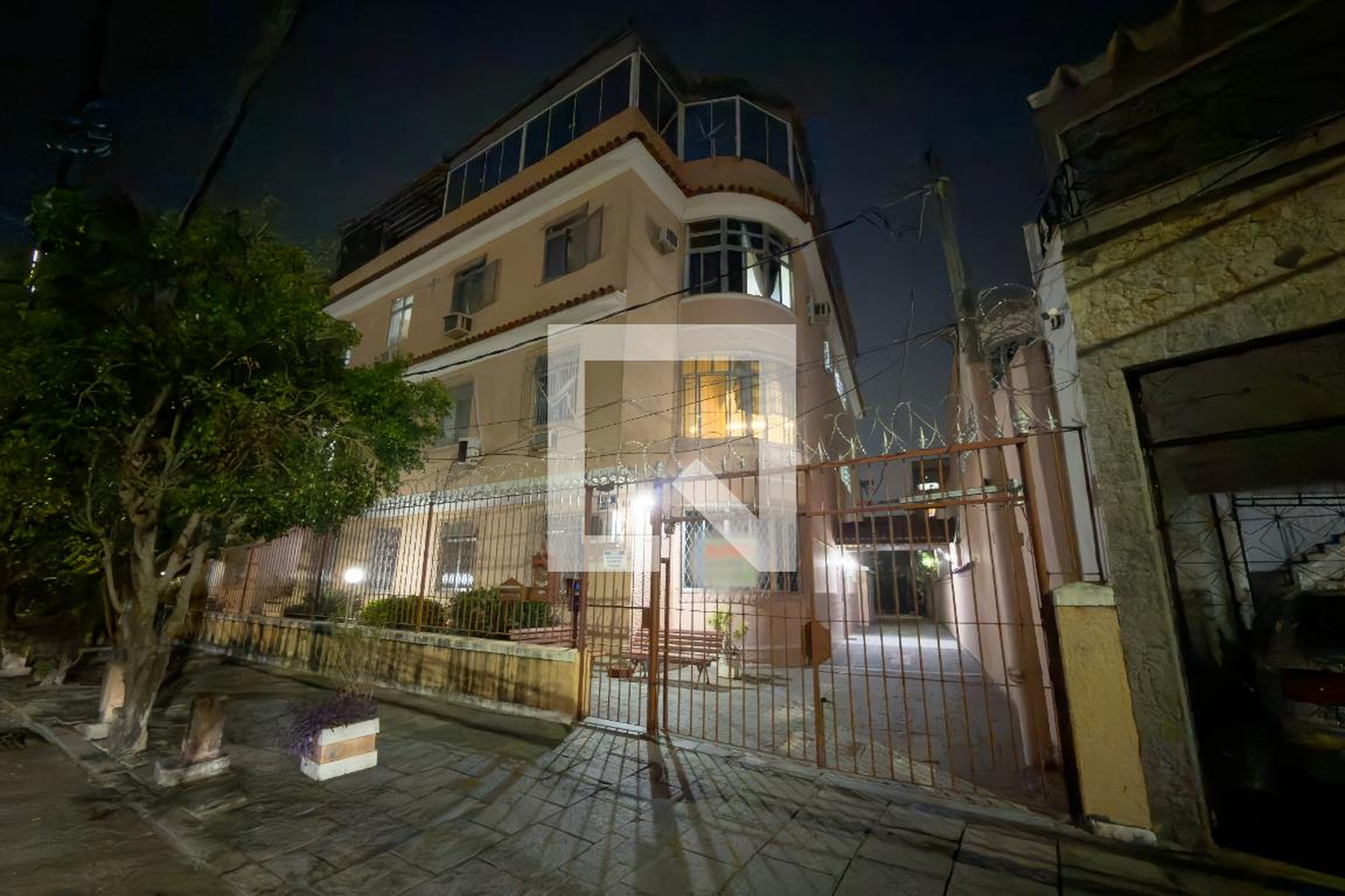 Fachada Condomínio em Avenida Vicente de Carvalho, 79