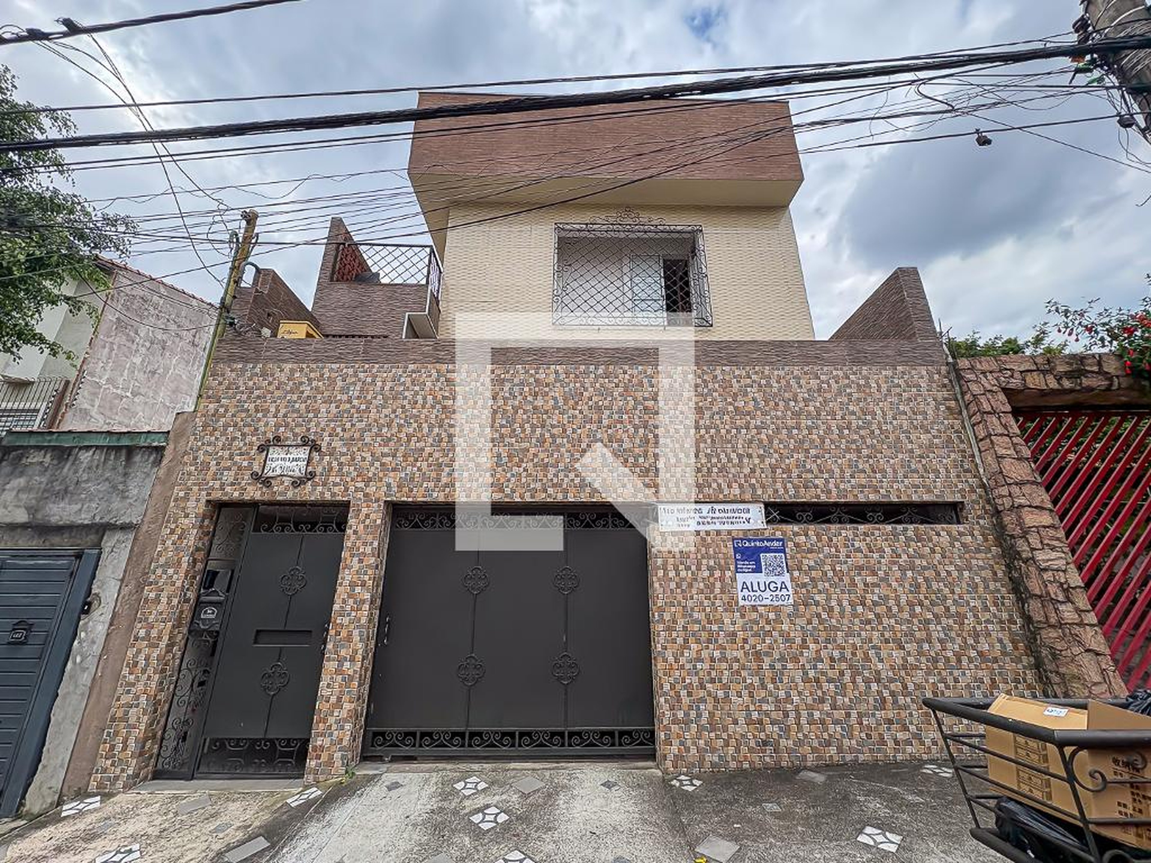 Fachada Condomínio em Rua Sanches de Aguiar, 306