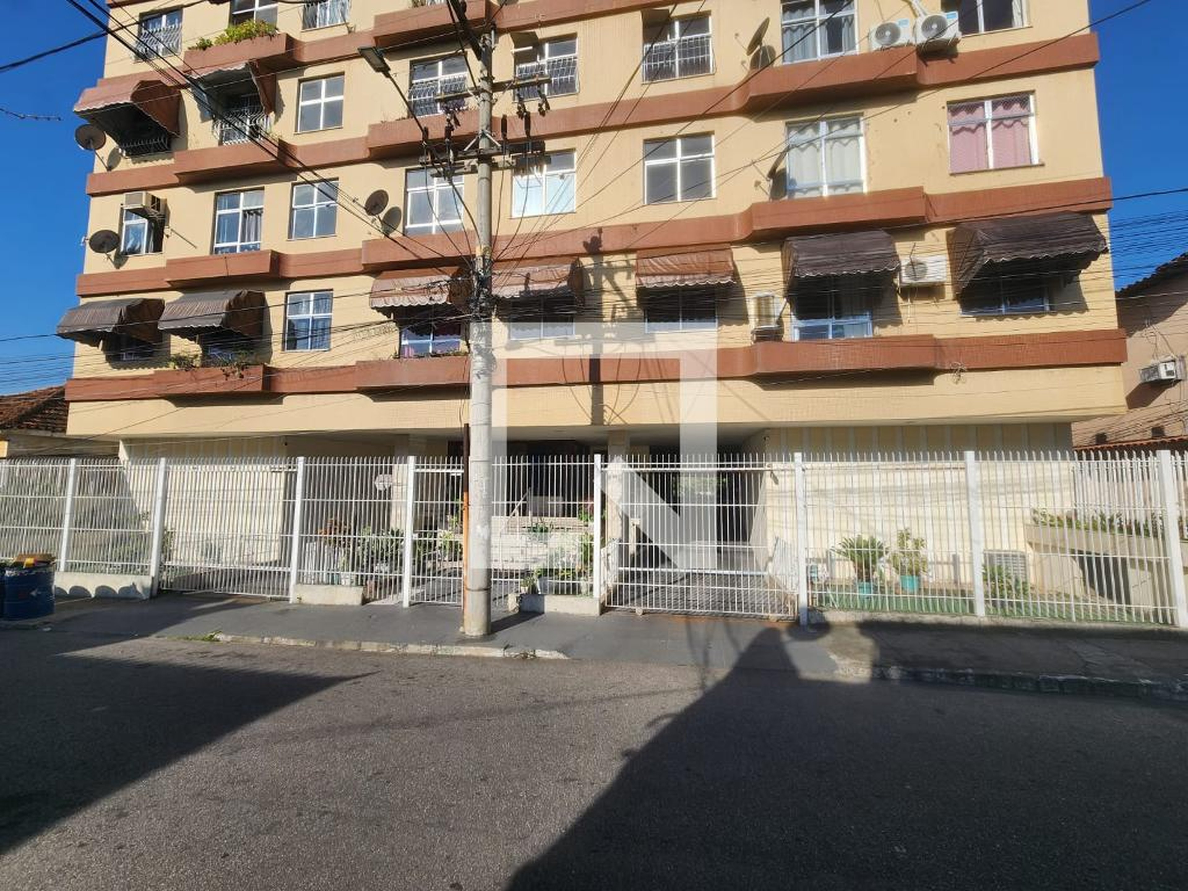 Fachada Condomínio em Rua Capitão Costa, 96