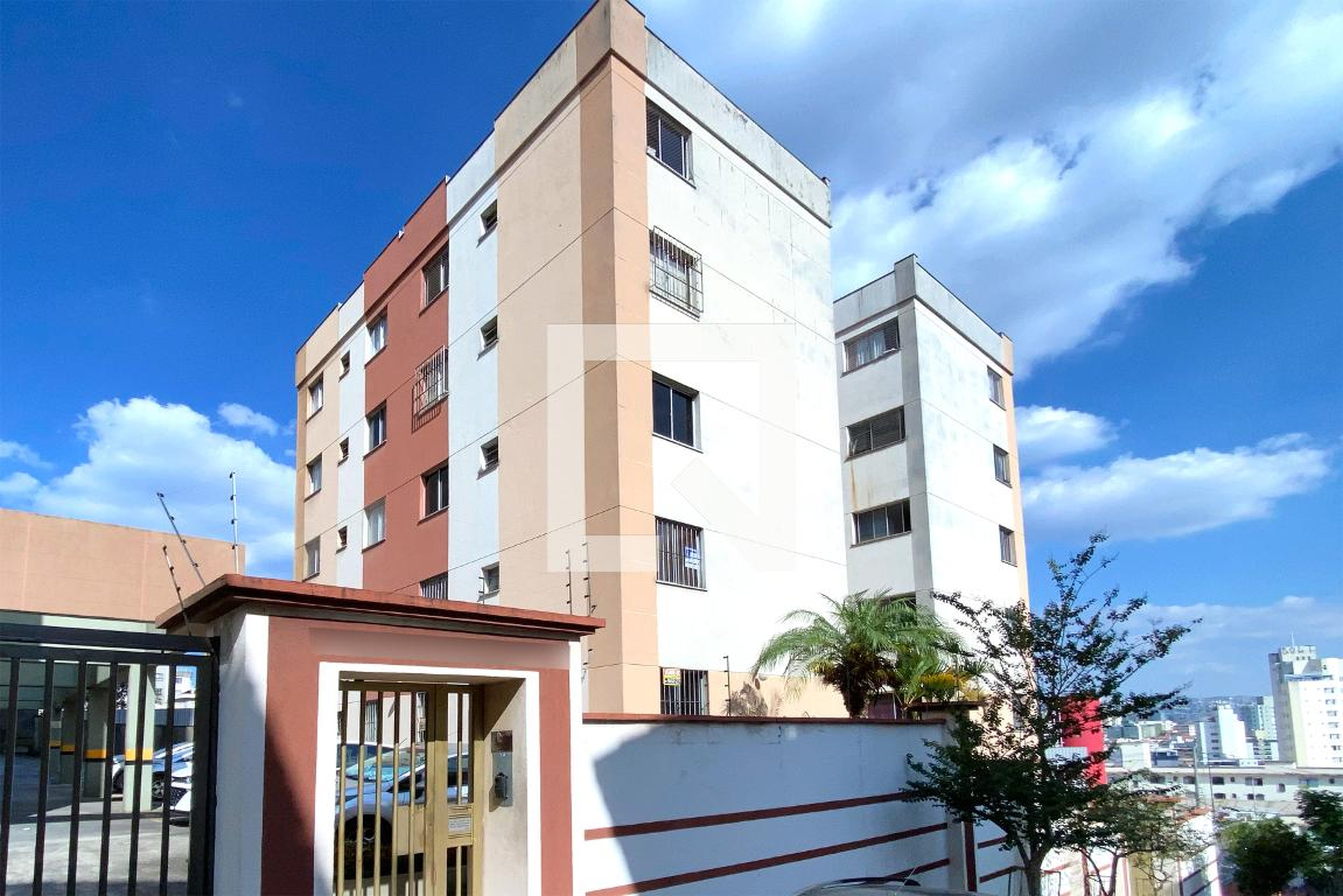 Fachada Condomínio em Rua Silveira, 101