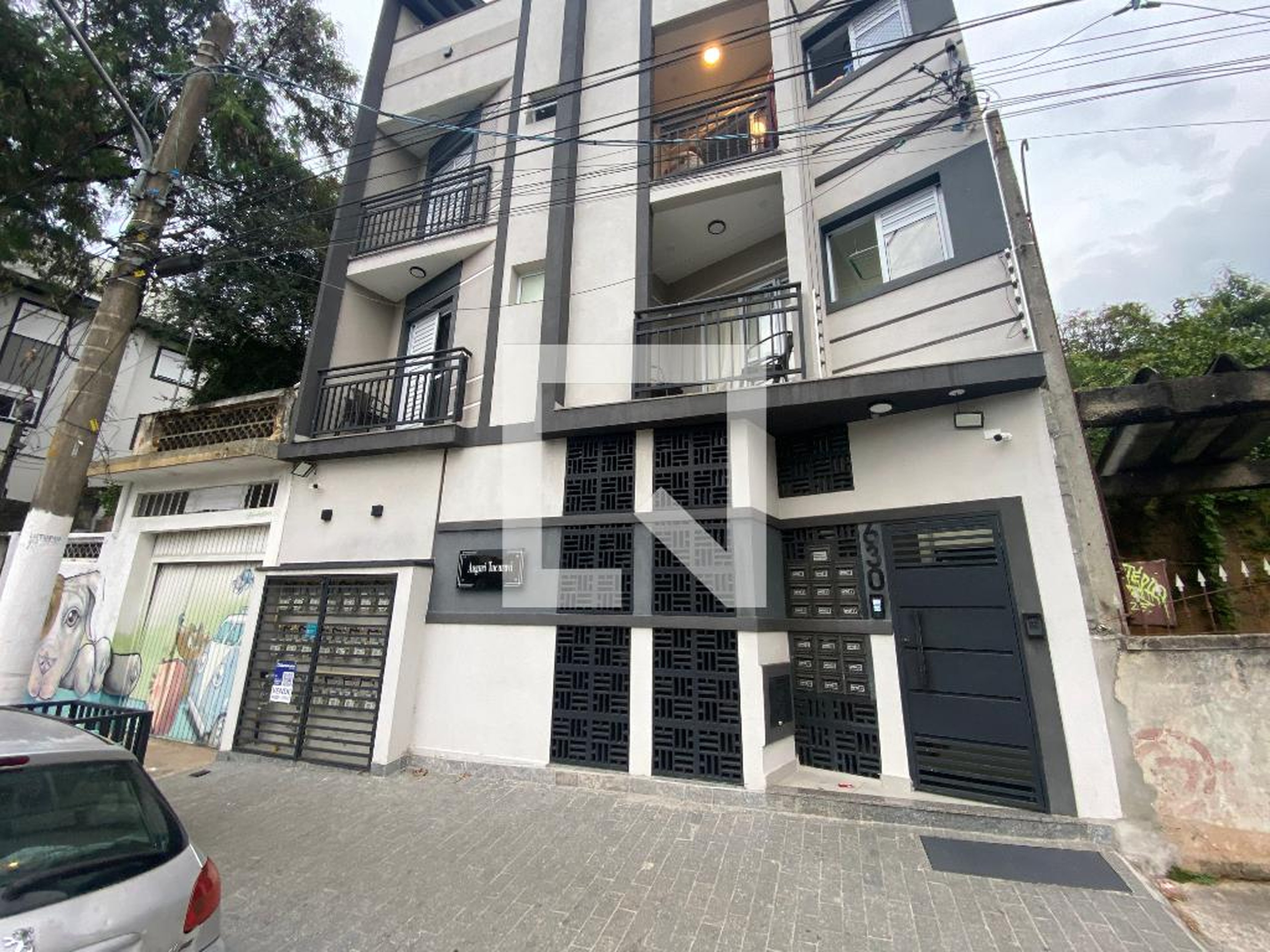 Fachada Condomínio em Rua Paulo de Faria, 630