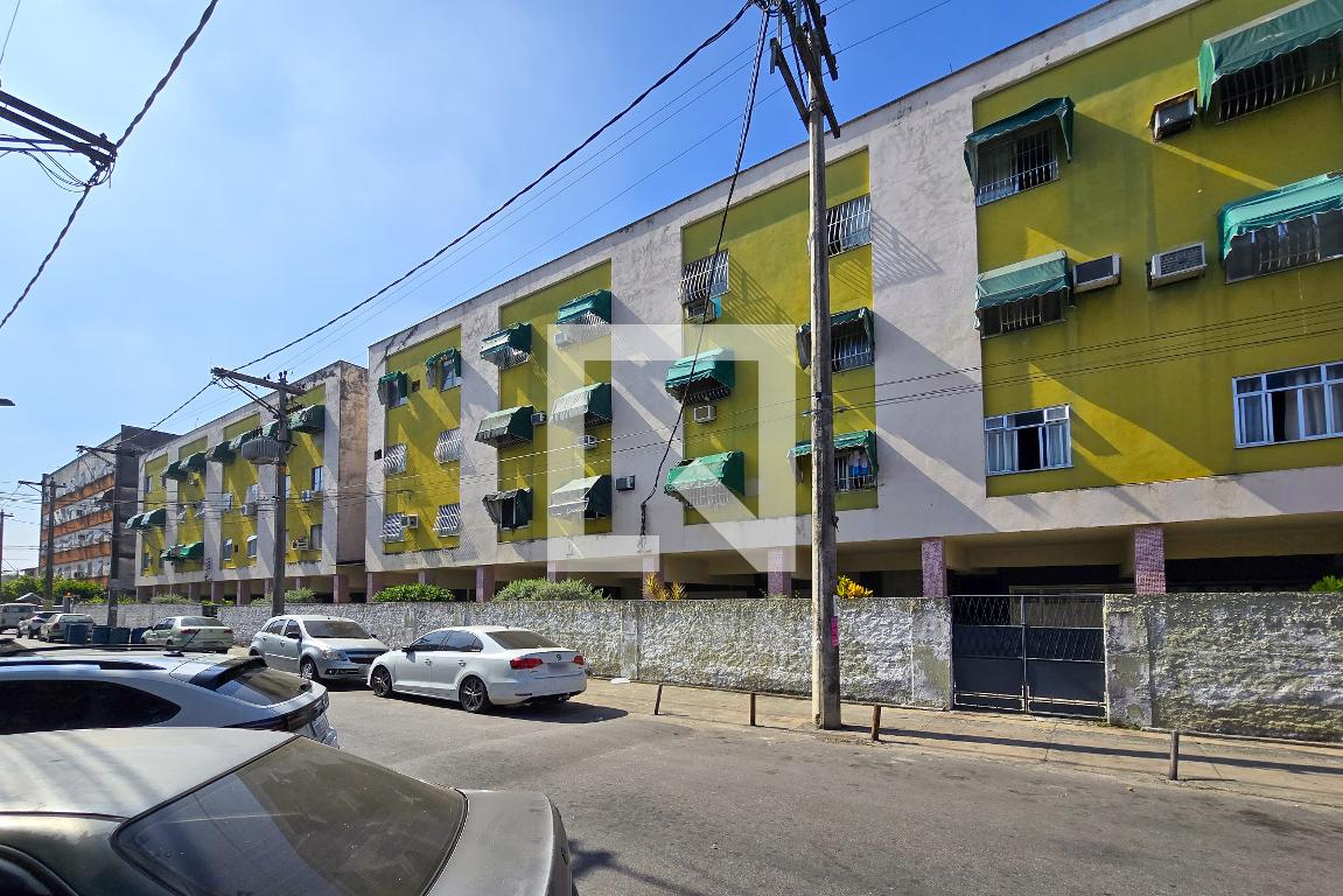 Fachada do condomínio Condomínio em Rua Mário Ruch, 66