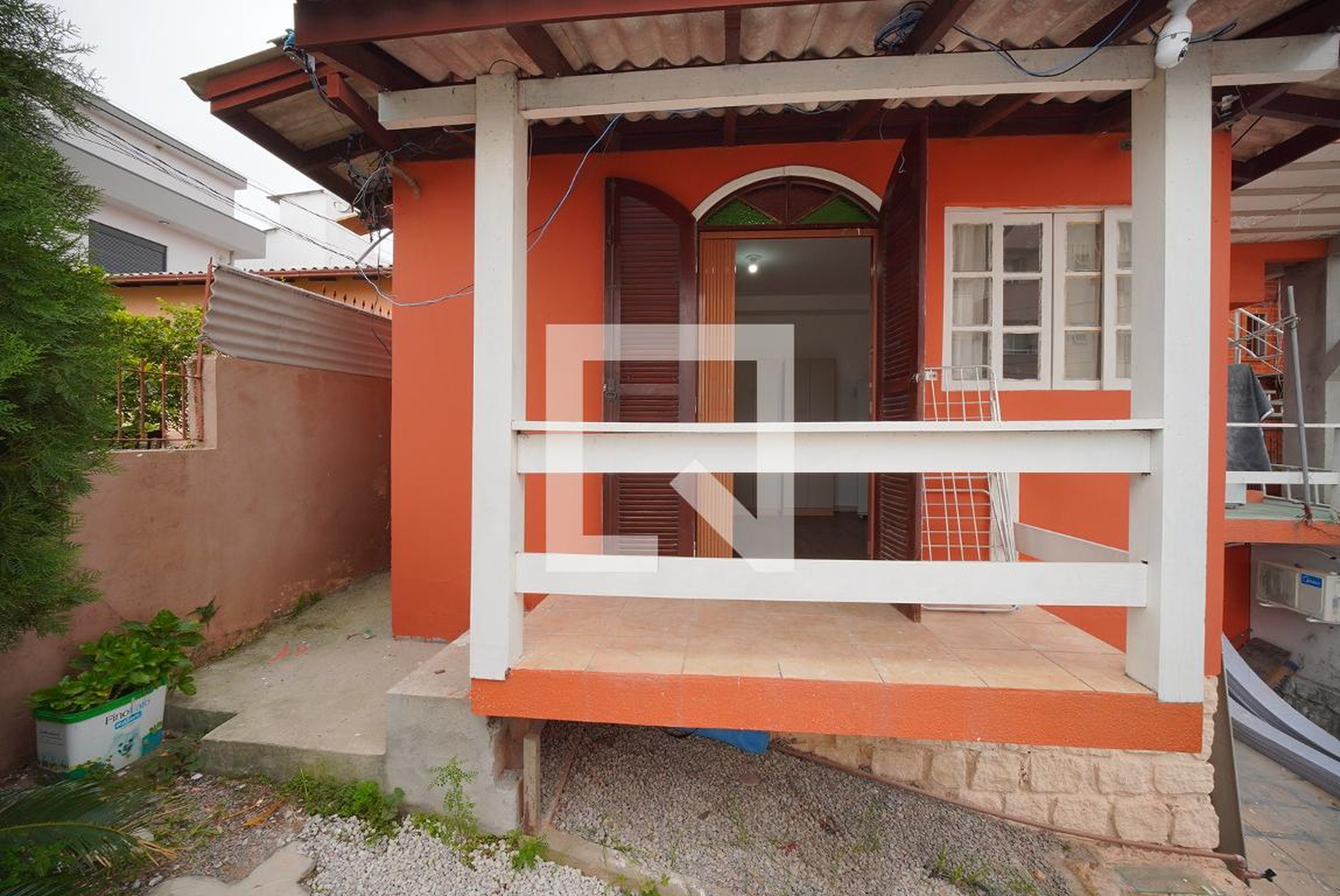 Fachada Condomínio em Rua Hidalgo Araújo, 813
