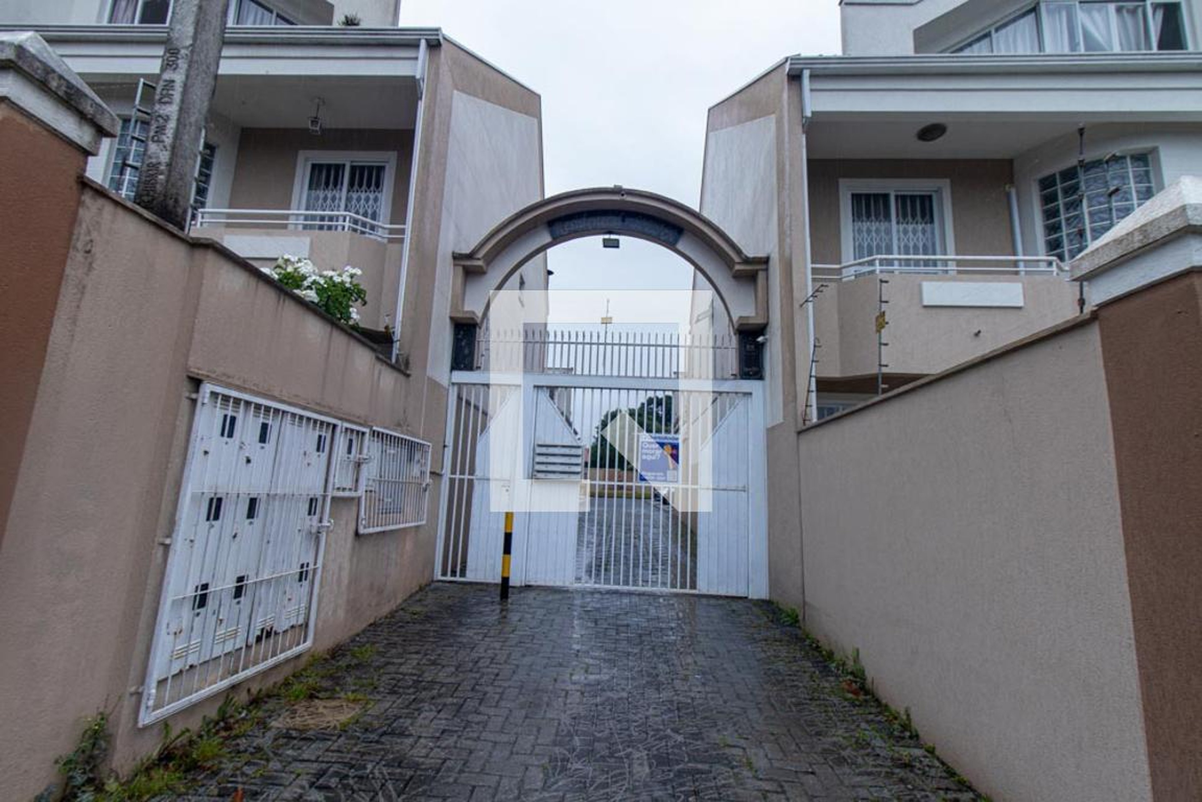 Fachada do Condomínio Condomínio em Rua Oliveira Viana, 2490