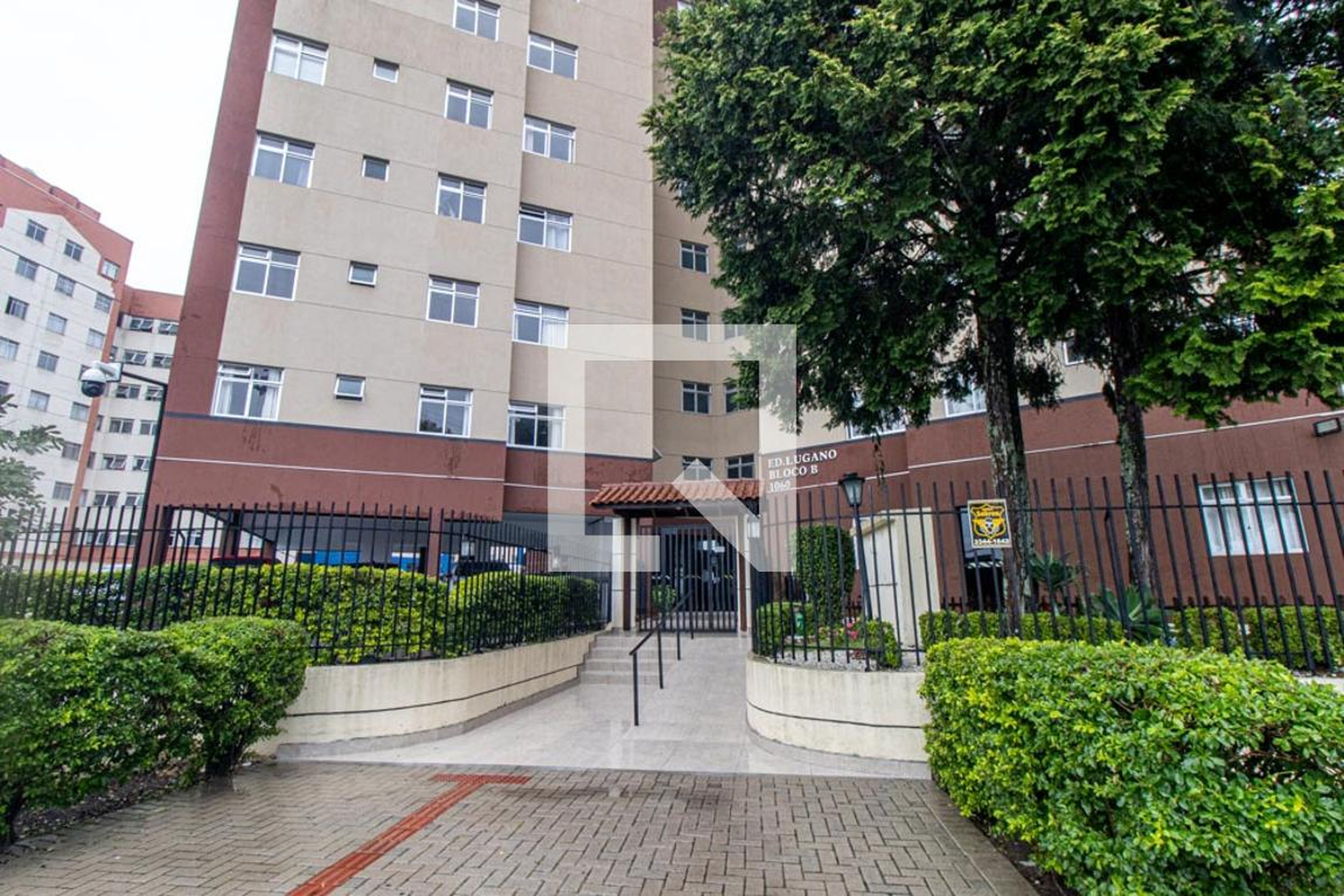 Fachada do Condomínio Edifício Lugano