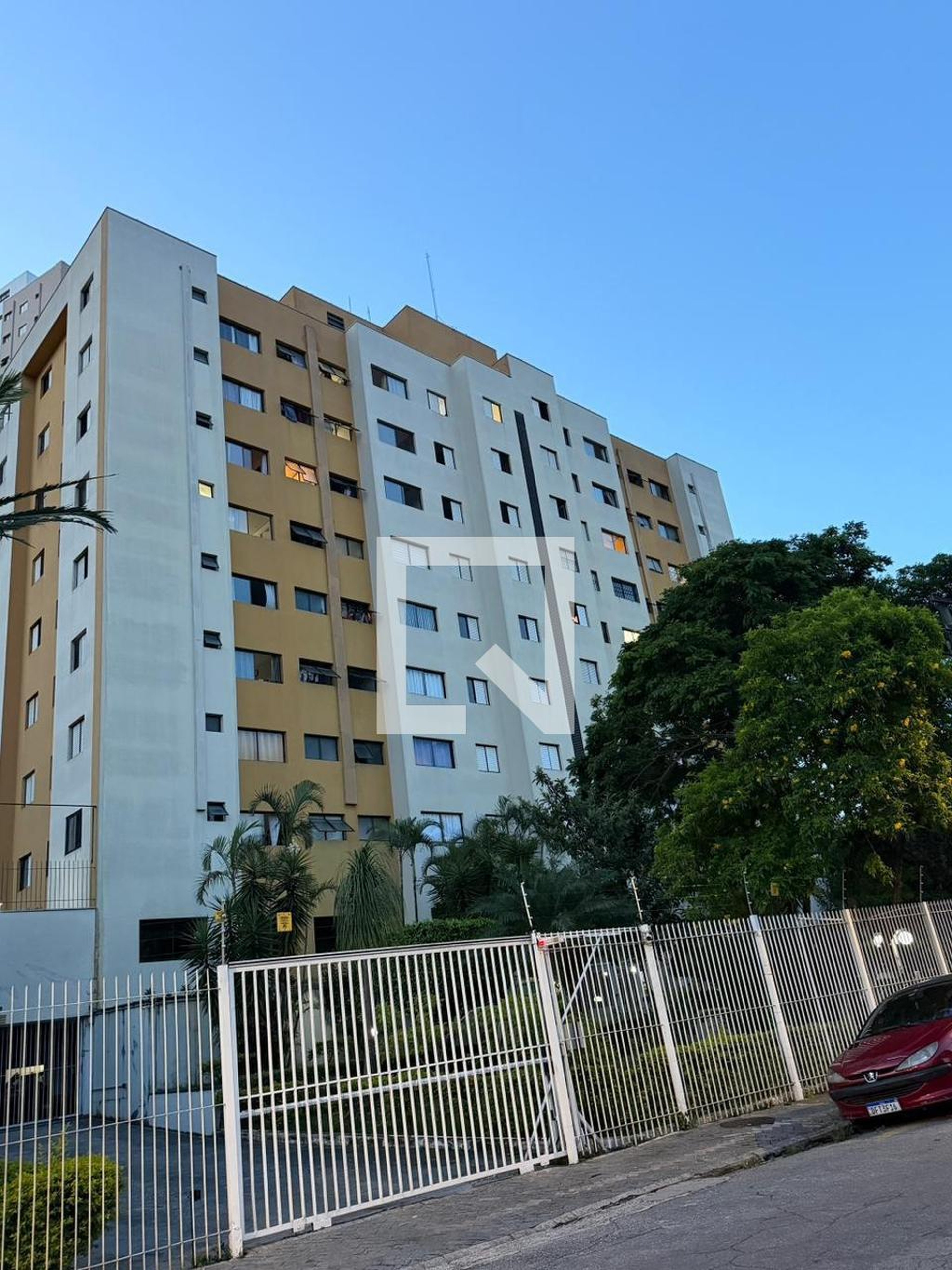 Fachada Condomínio em Rua João Veloso de Oliveira, 166