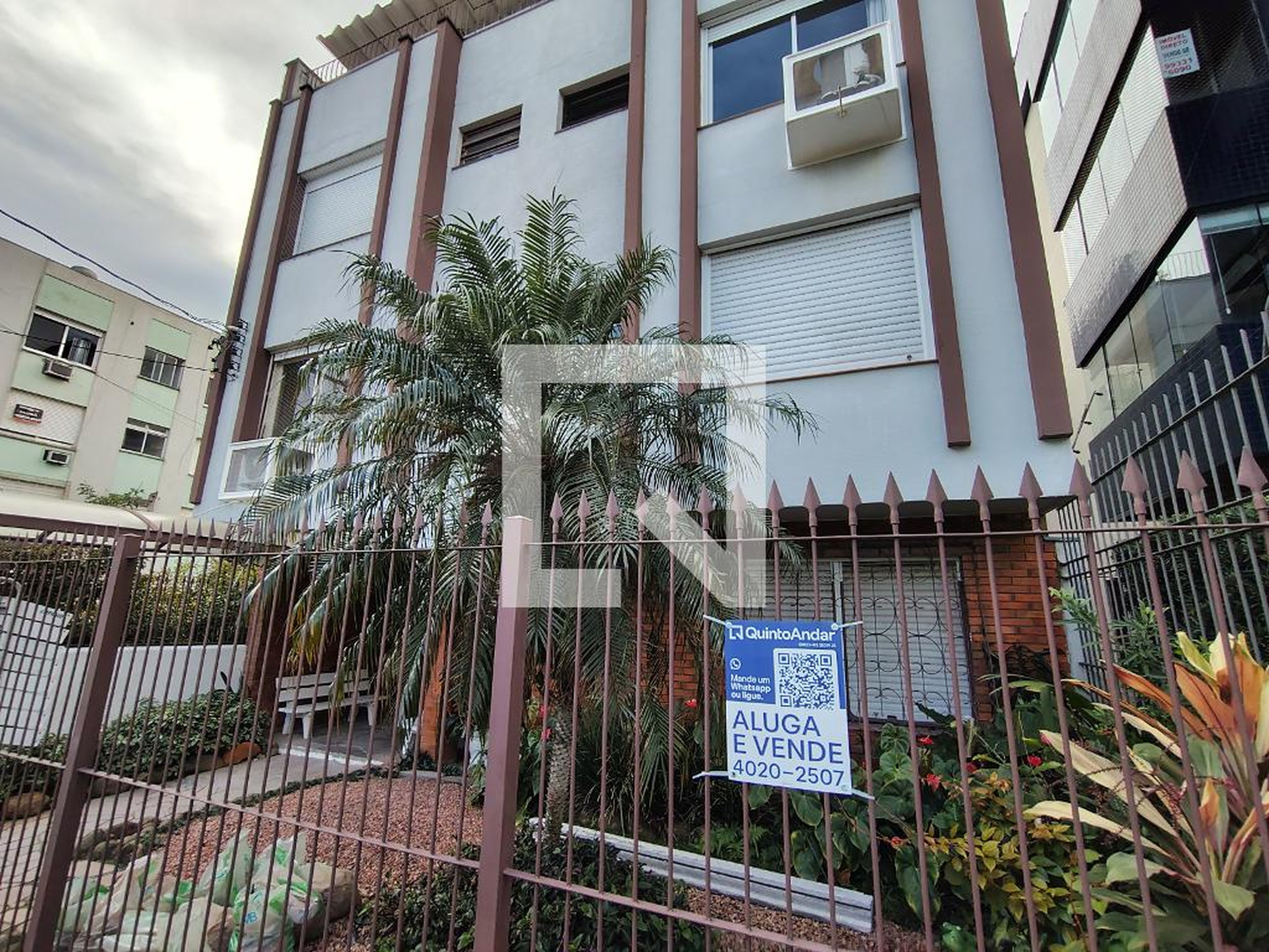 Fachada Condomínio em Rua Doná Alice, 62