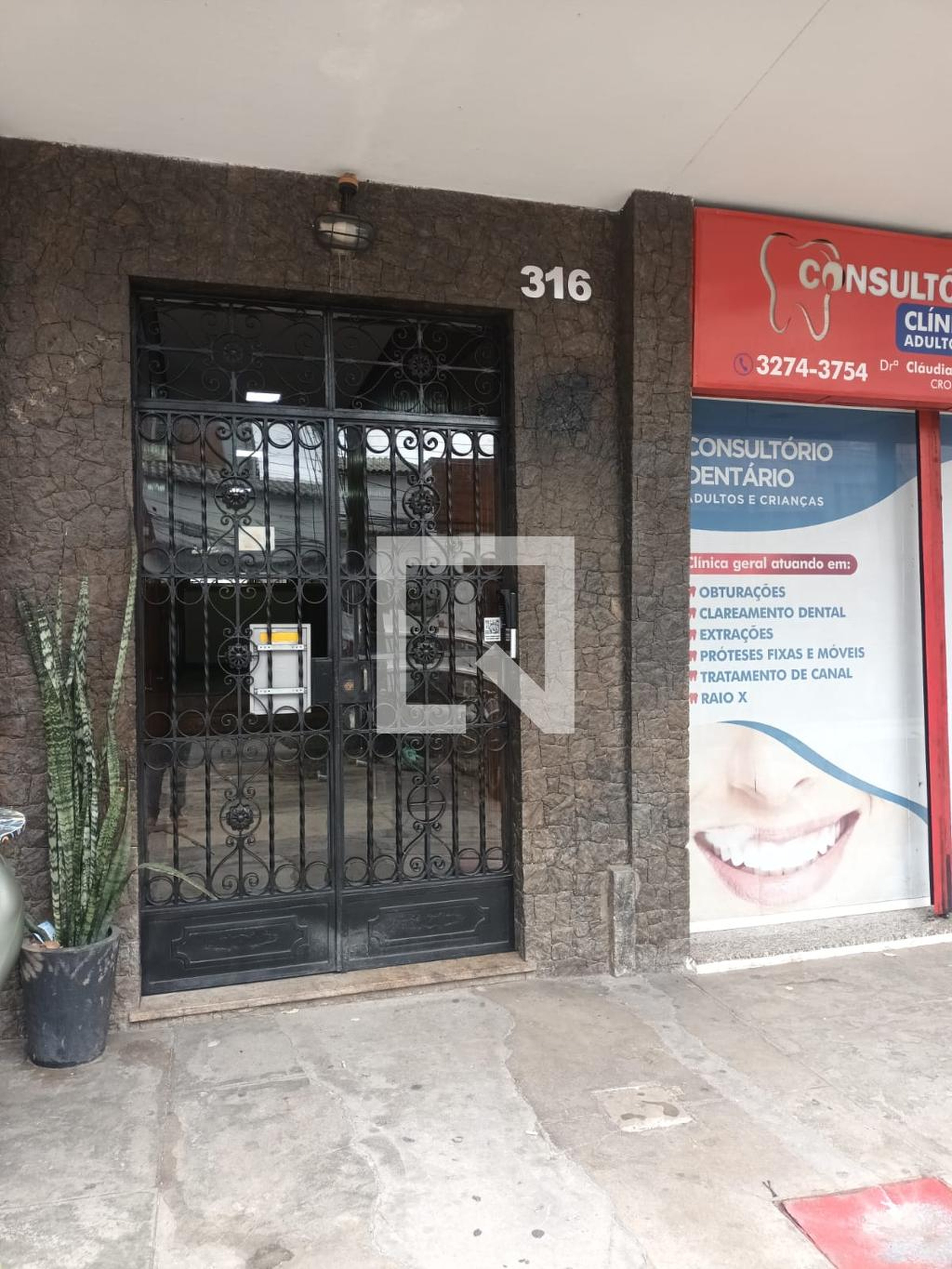 Fachada Condomínio em Rua Adolfo Bergamini, 316