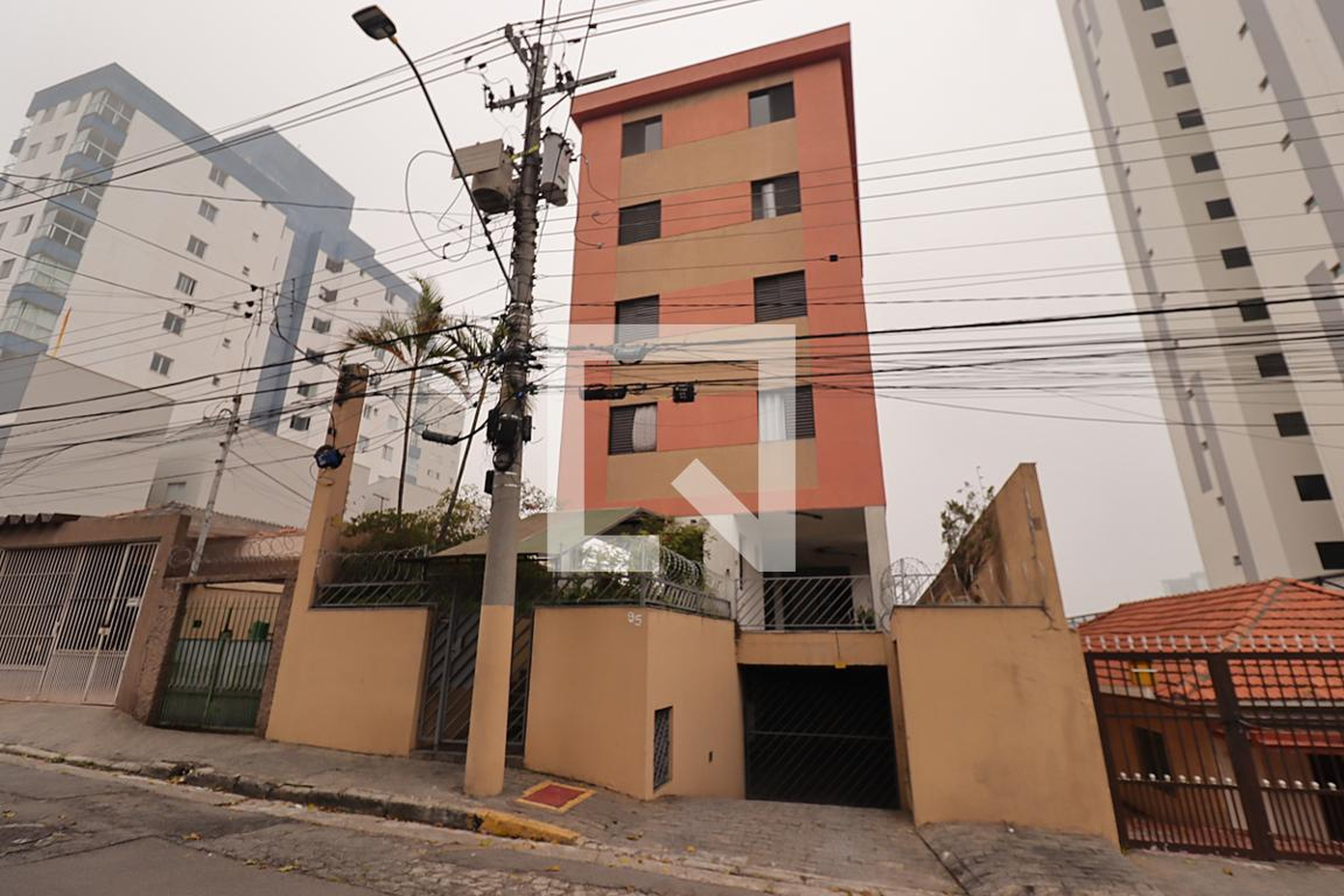 Fachada Condomínio em Rua Pedro Taques, 95