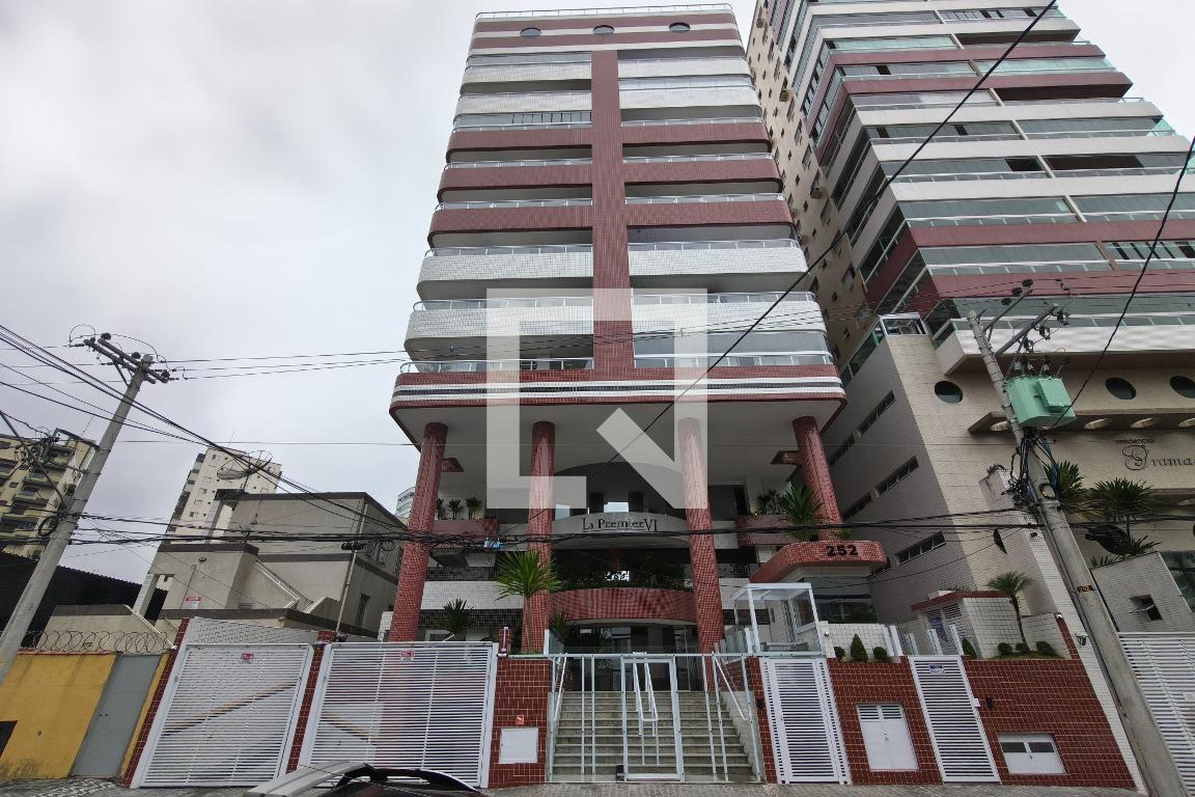 Fachada Condomínio Lá Premier VI