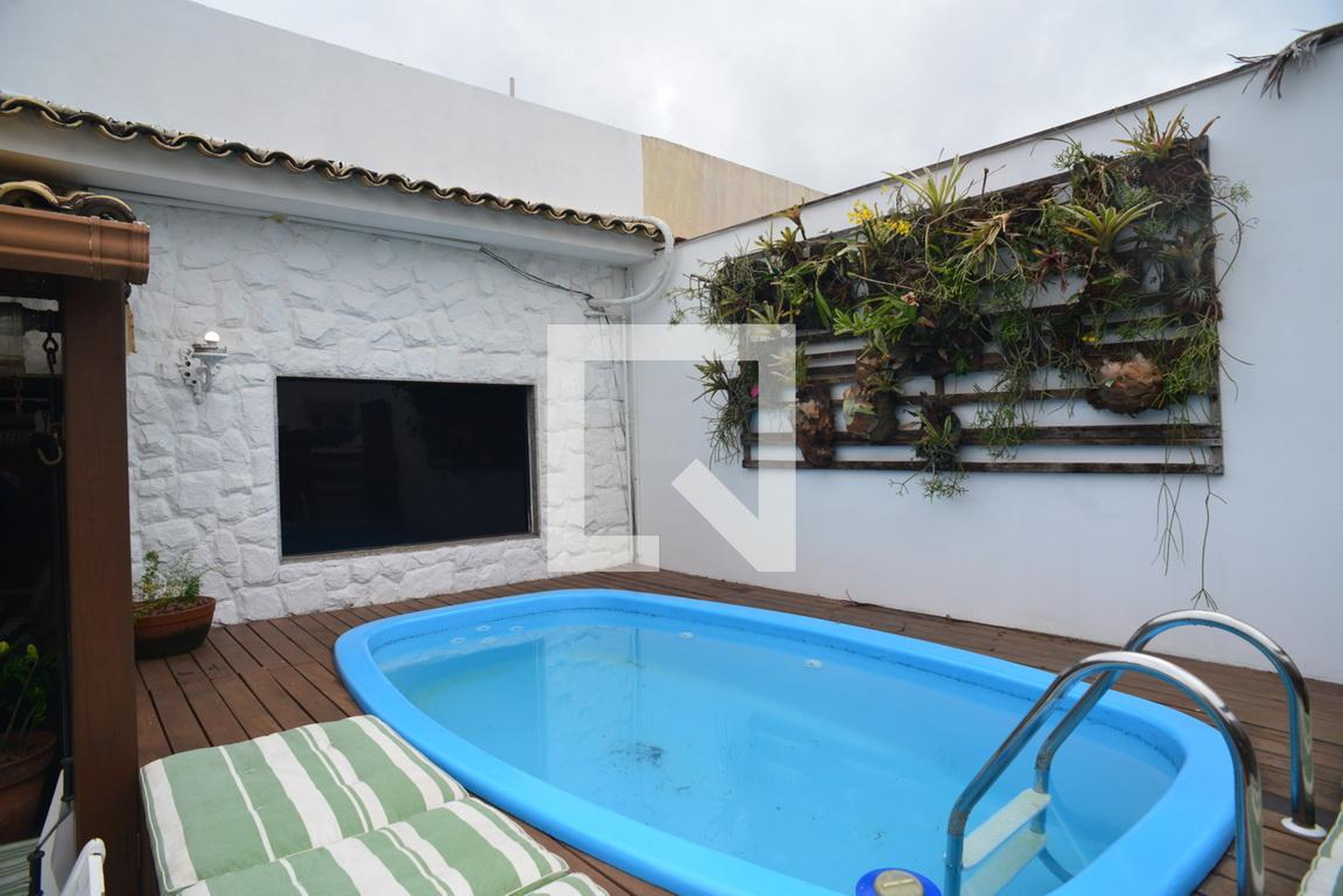 Piscina Condomínio Jardim Oceânico