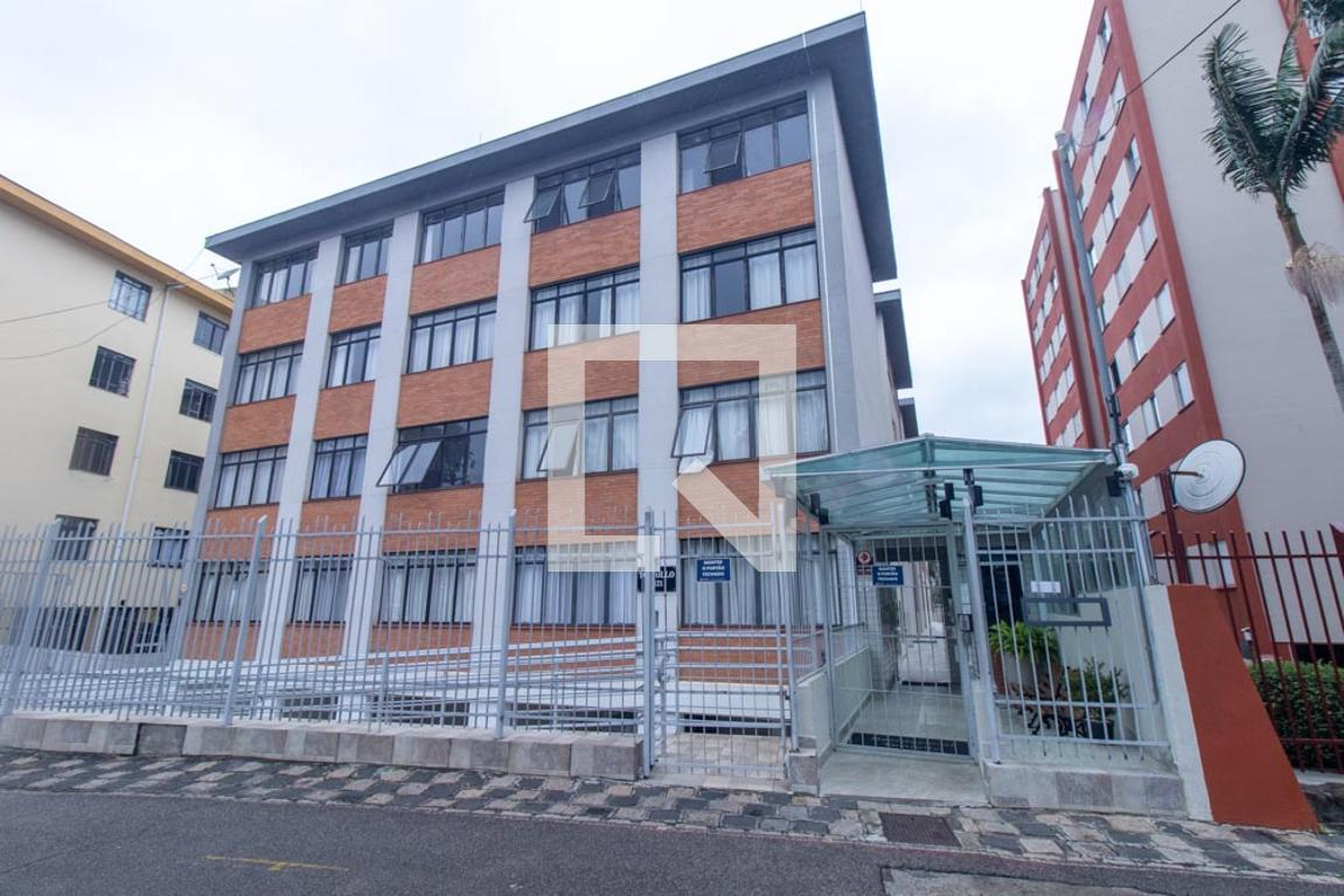 Fachada do Condomínio Condomínio em Avenida Iguaçu, 2121