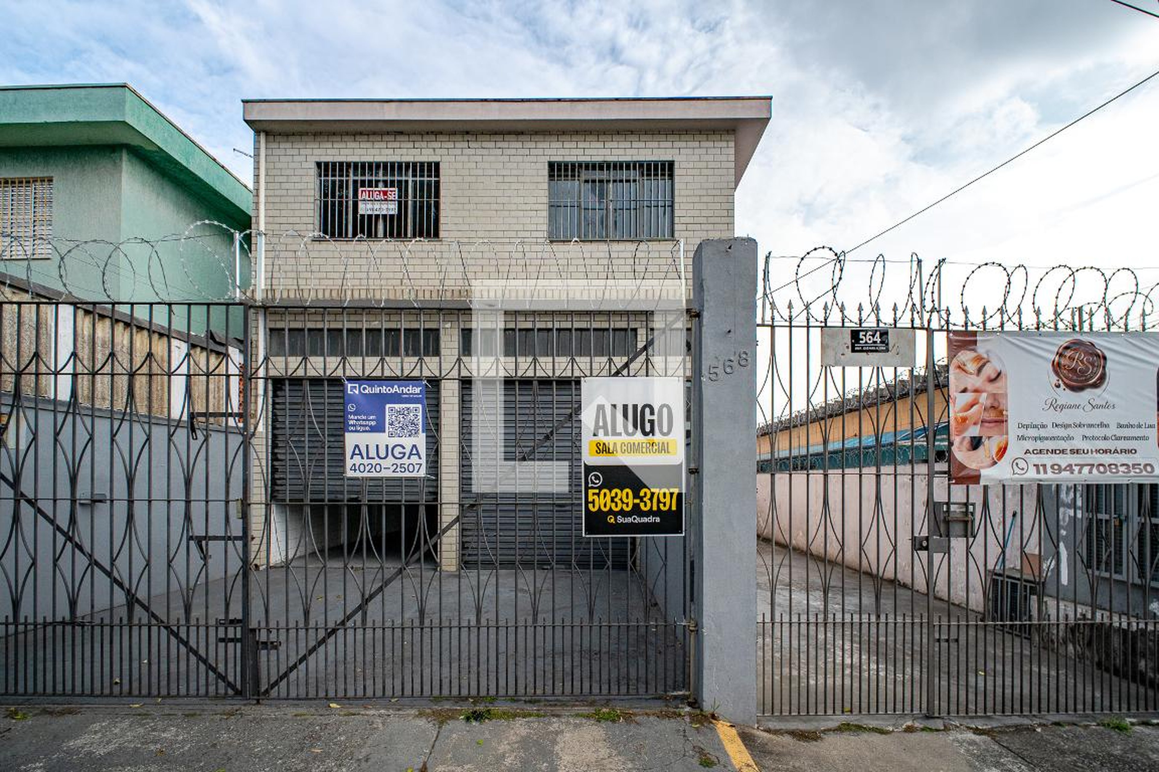 Fachada Condomínio em Avenida Professor José Maria Alkmin, 564