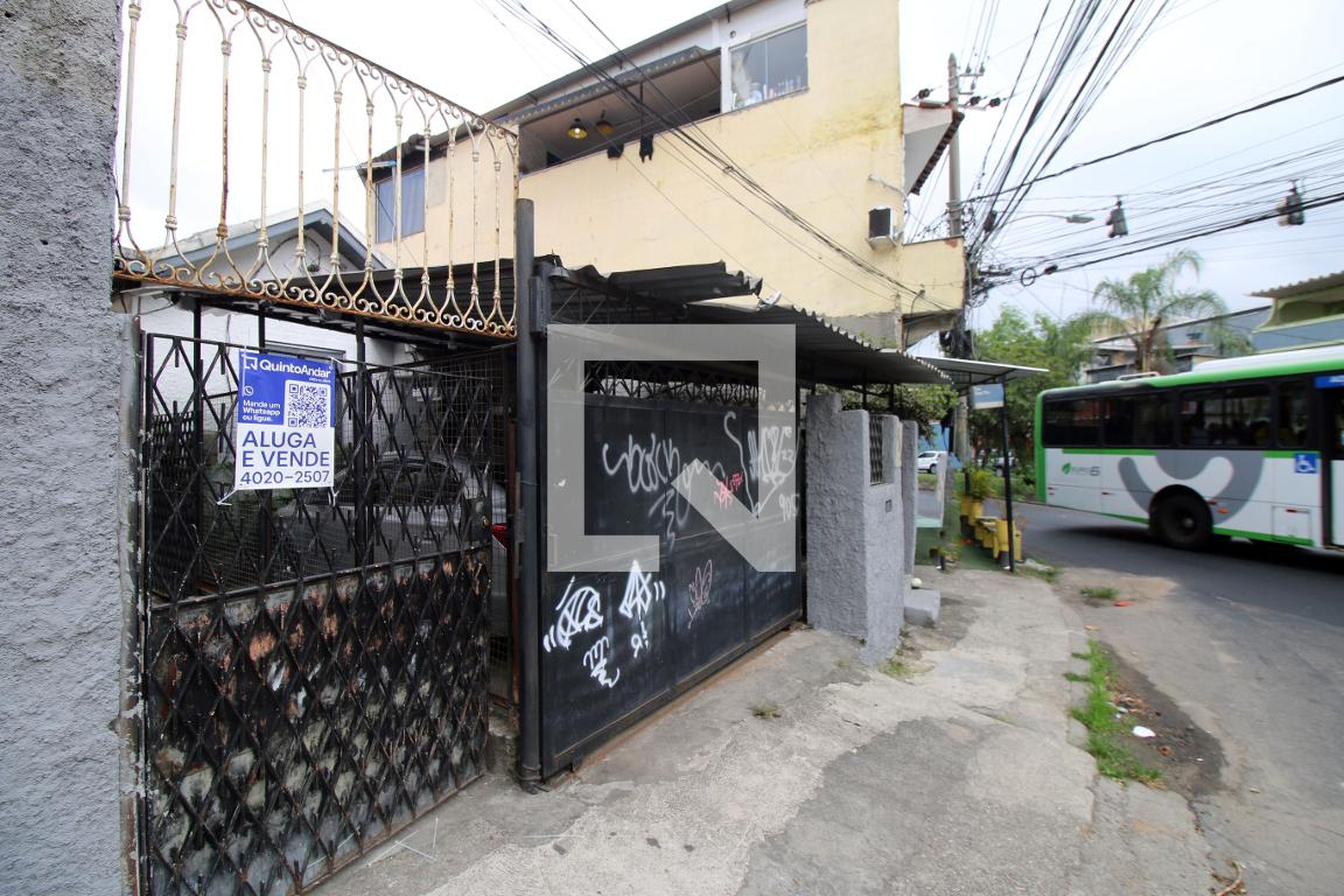 Fachada Condomínio em Rua Enes Filho, 833