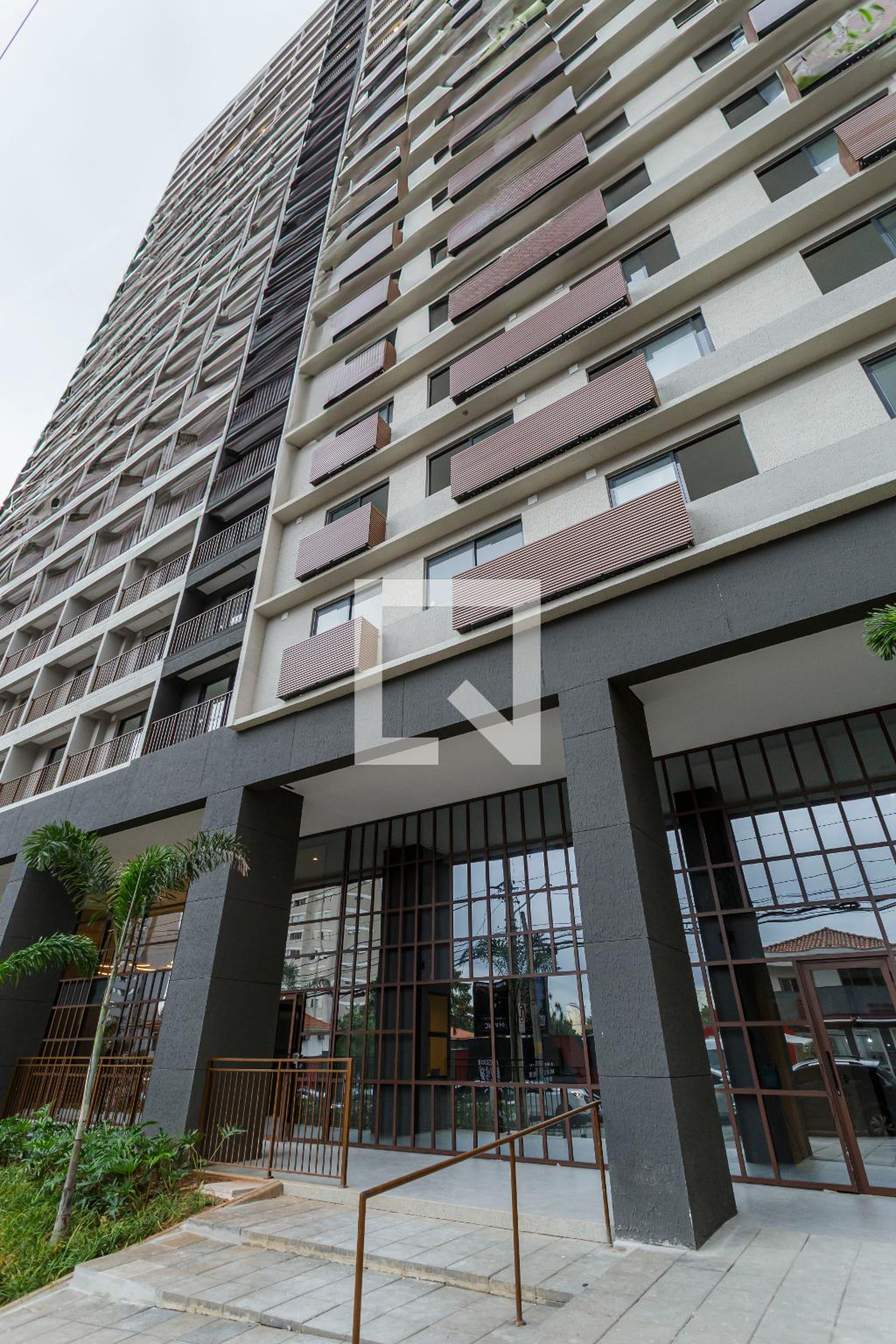 Fachada Condomínio em Rua Alvorada, 186