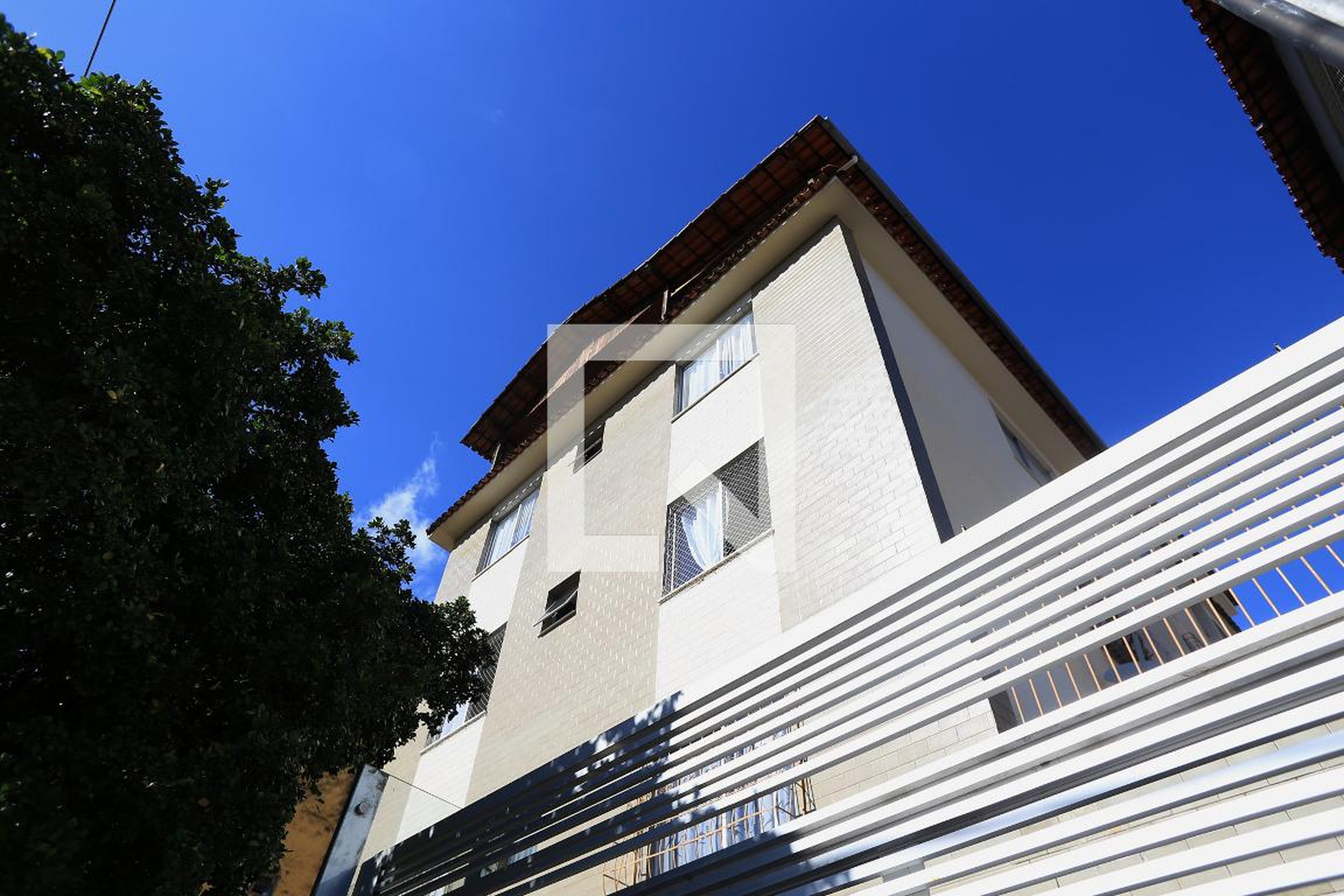 Fachada Condomínio em Rua Benjamim Moss, 254
