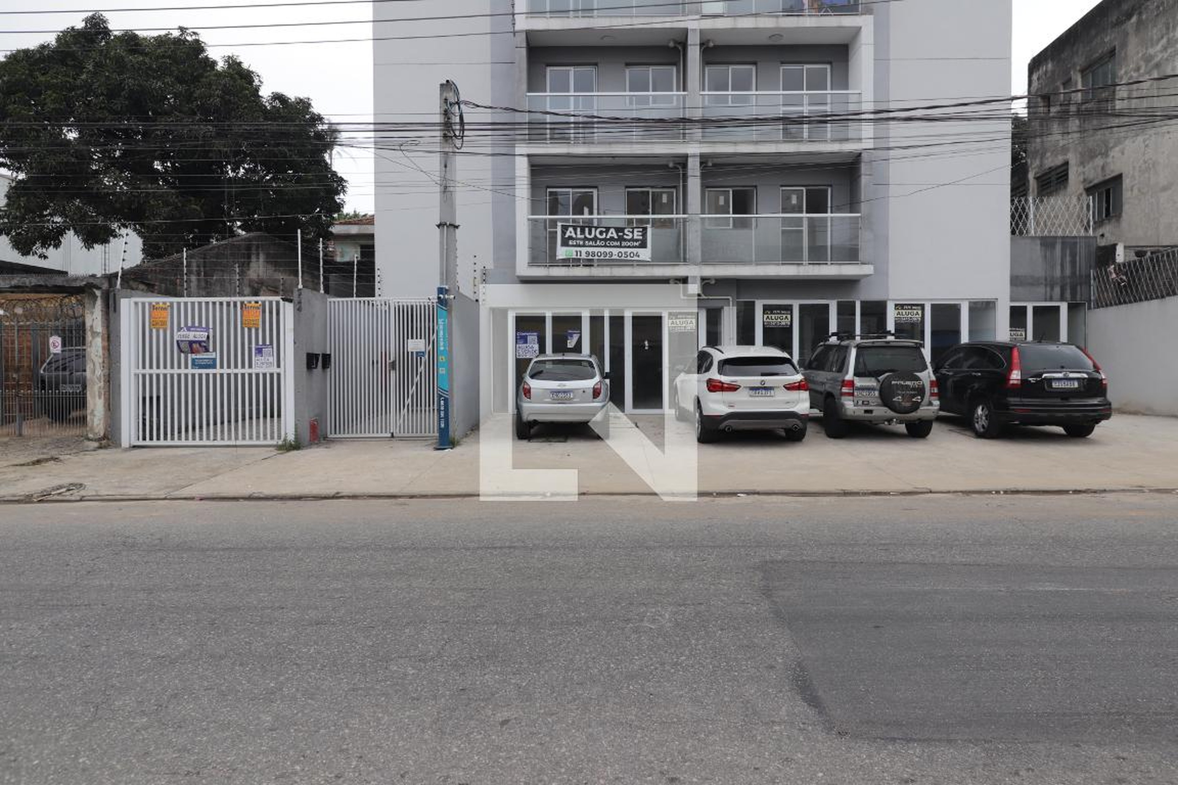 Fachada Condomínio em Rua Doutor Aureliano Barreiros, 324